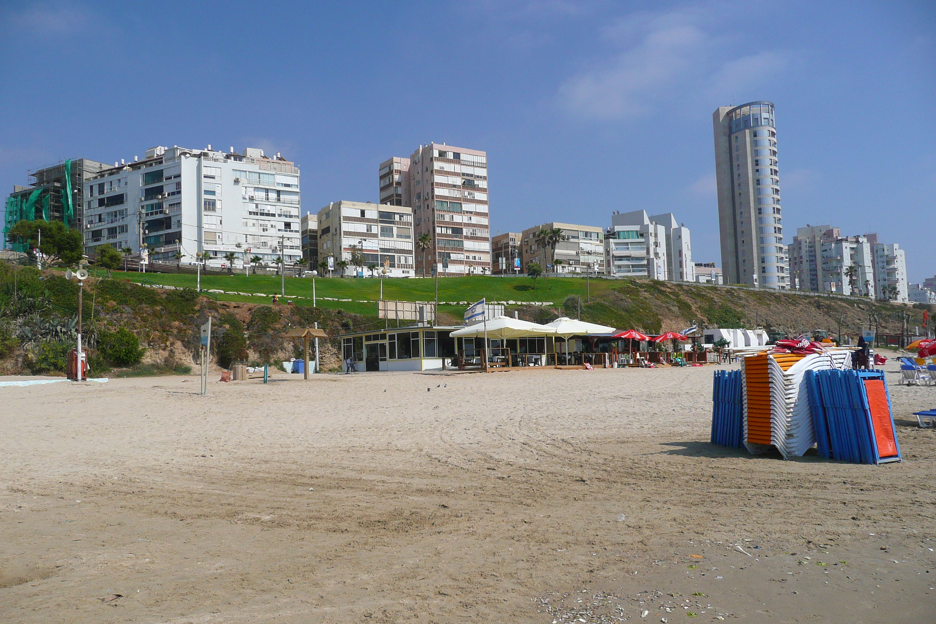 Picture Israel Bat Yam Beach 2007-06 23 - Center Bat Yam Beach