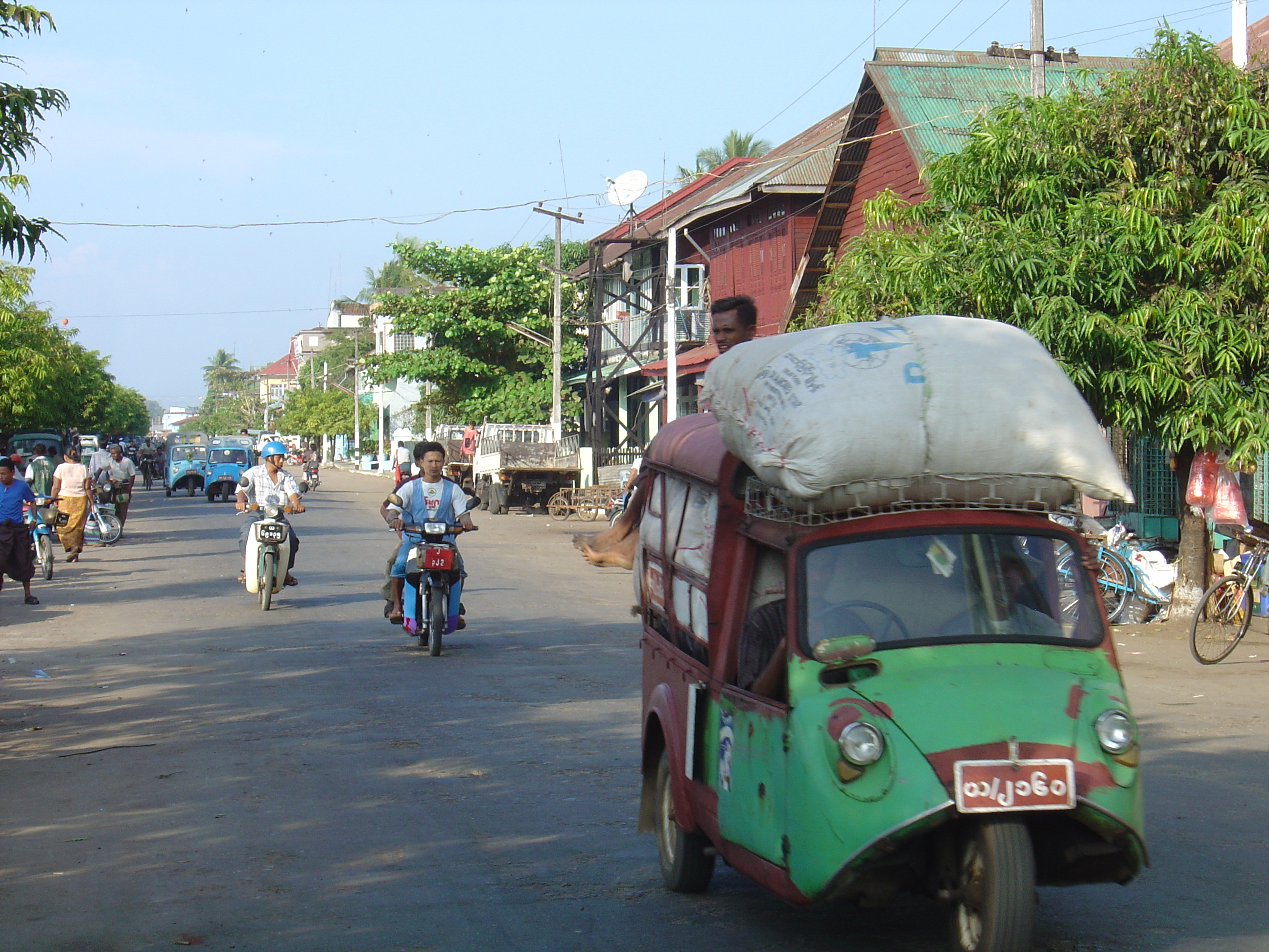 Picture Myanmar Myeik (Mergui) 2005-01 30 - Center Myeik (Mergui)