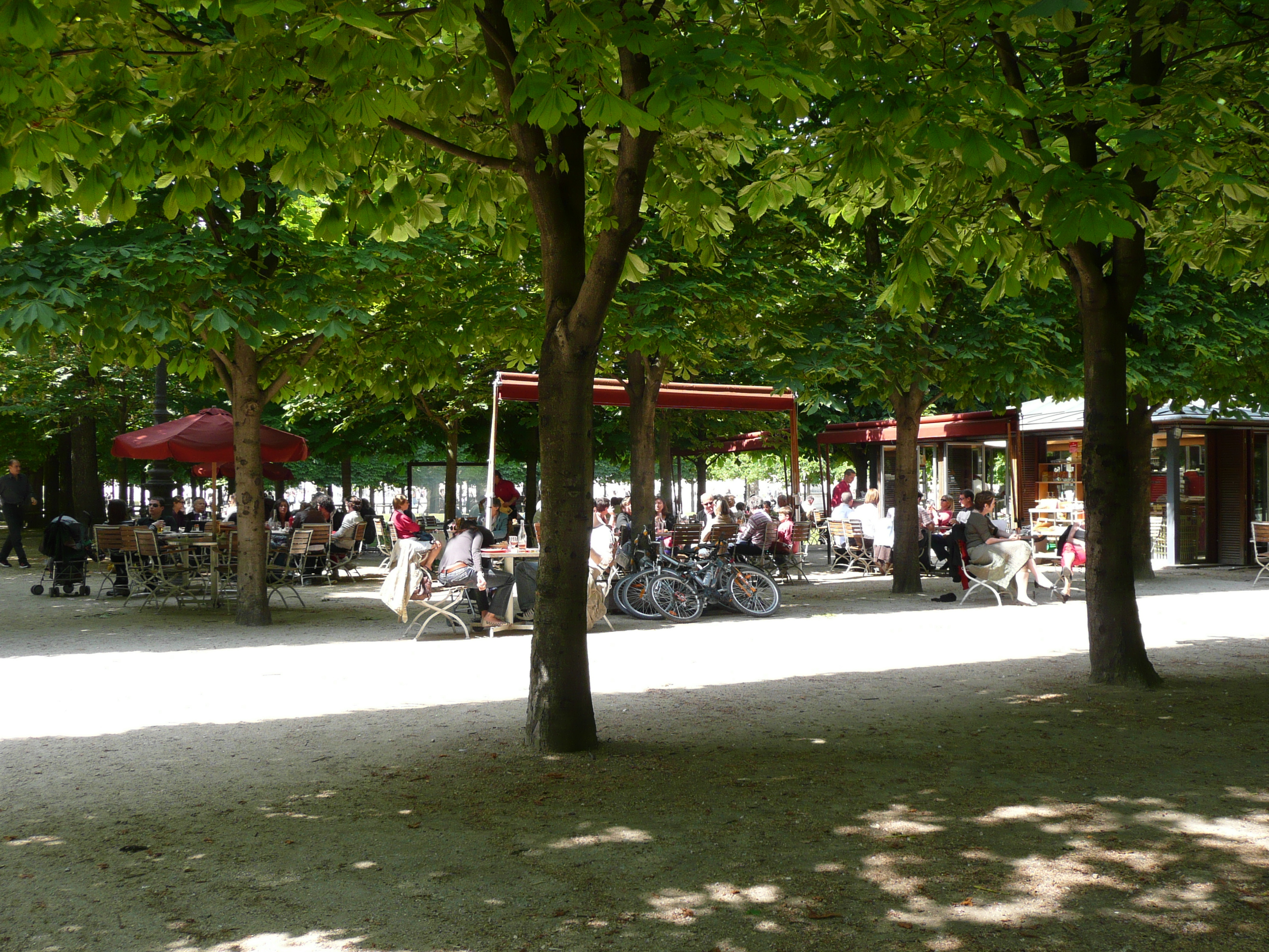 Picture France Paris Garden of Tuileries 2007-05 316 - Center Garden of Tuileries