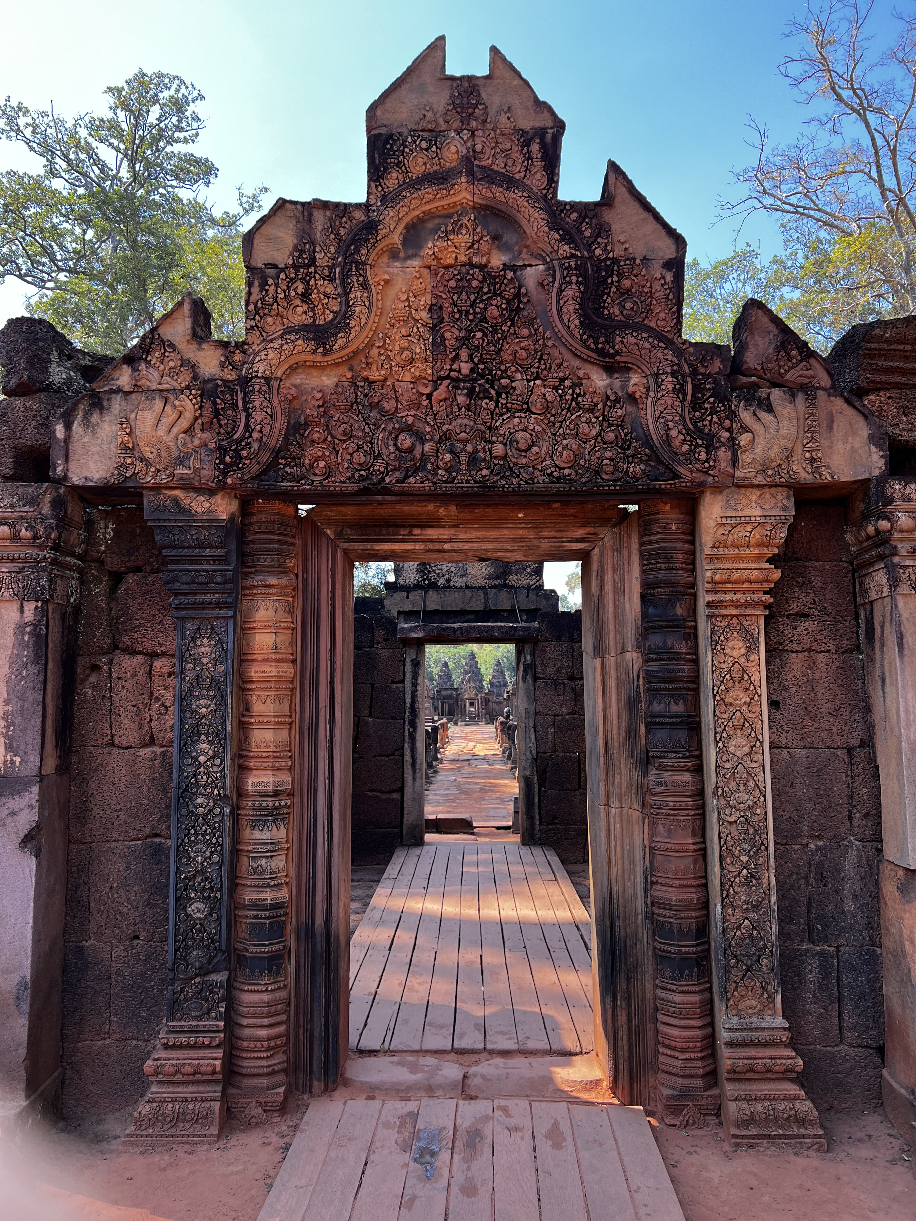 Picture Cambodia Siem Reap ⁨Banteay Srei⁩ 2023-01 43 - Center ⁨Banteay Srei⁩