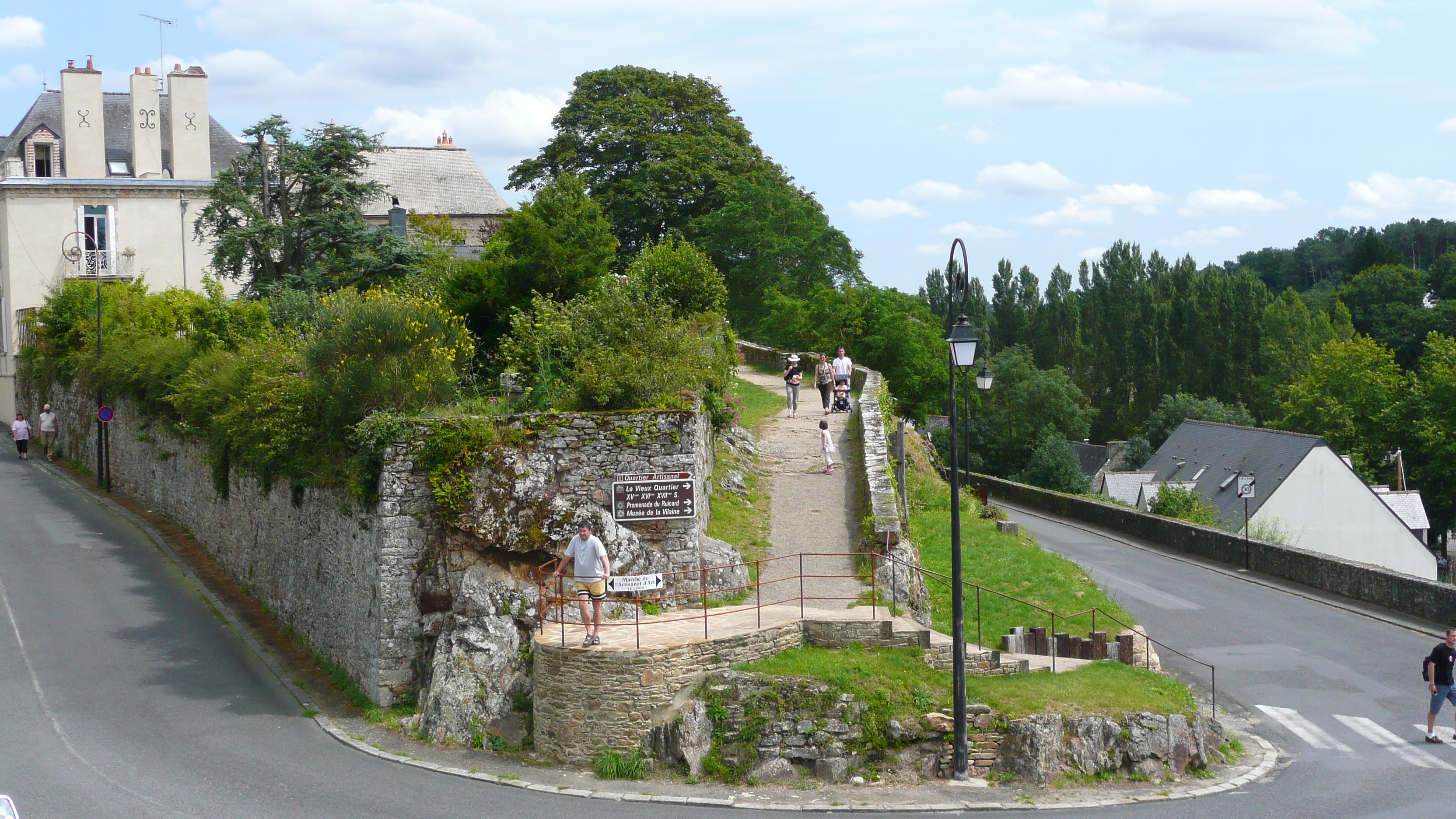 Picture France La Roche Bernard 2007-07 79 - Center La Roche Bernard