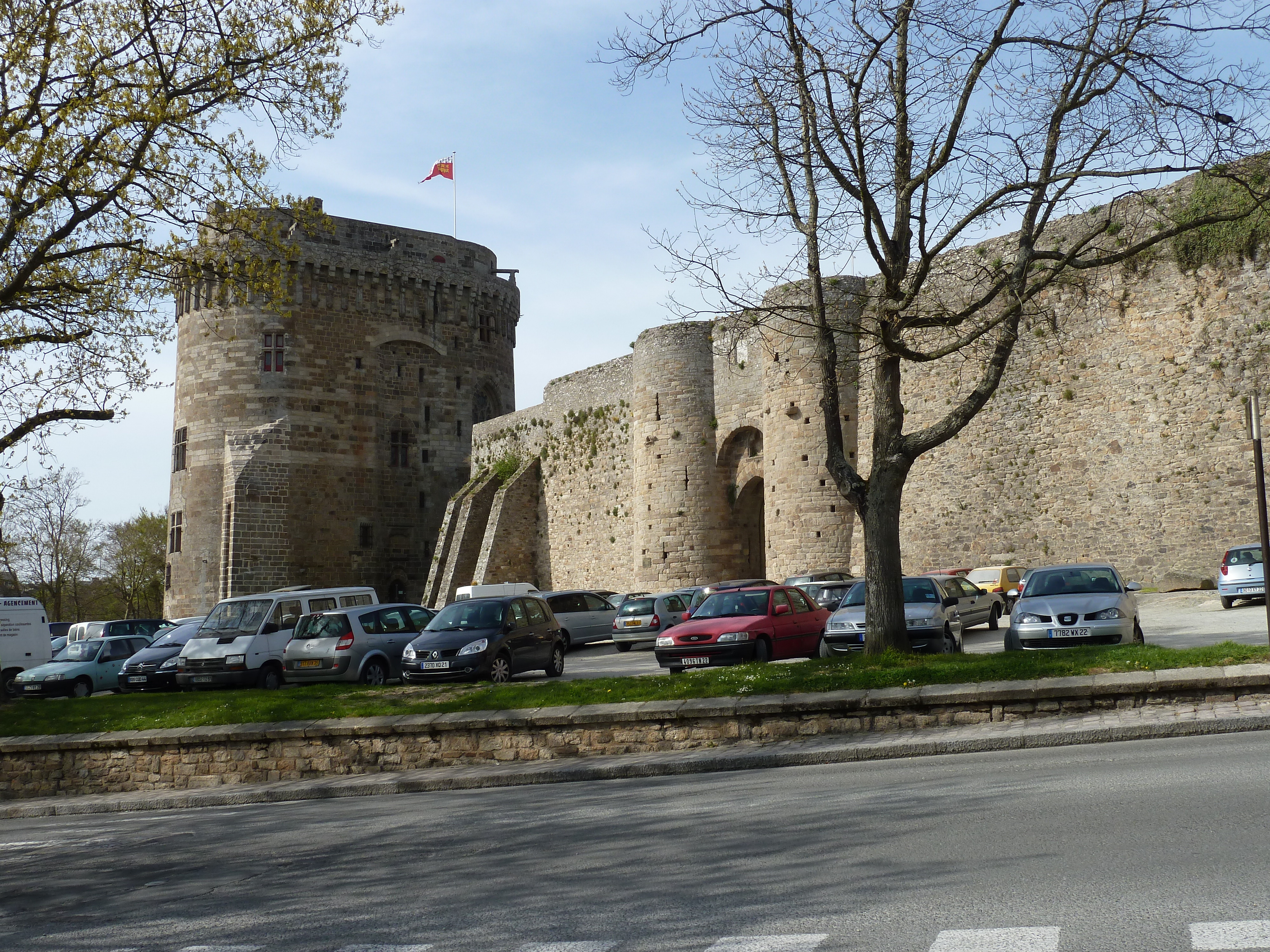 Picture France Dinan Dinan city walls 2010-04 1 - Discovery Dinan city walls