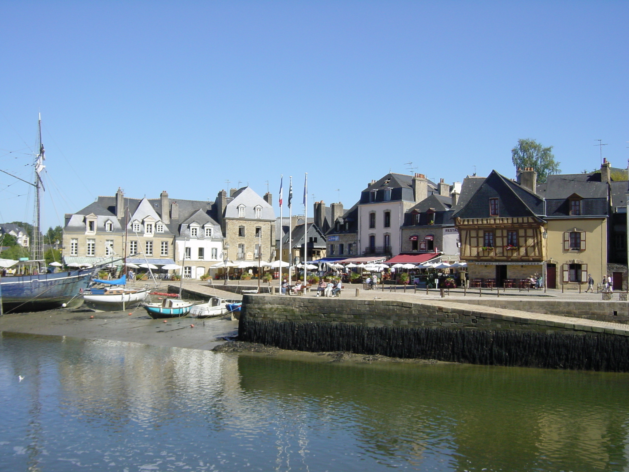 Picture France Saint anne d'auray 2003-09 20 - Tours Saint anne d'auray