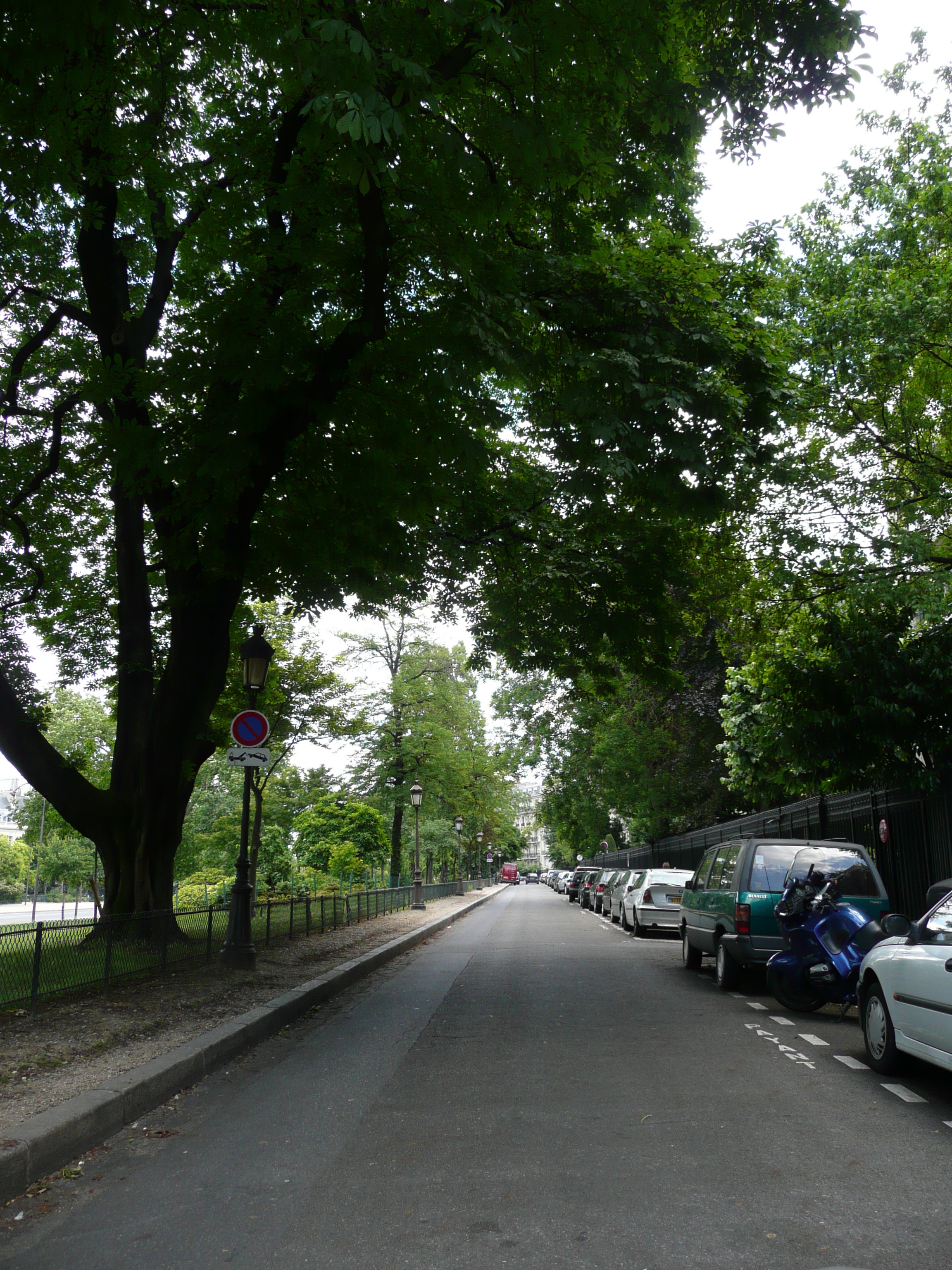 Picture France Paris Avenue Foch 2007-06 212 - Center Avenue Foch