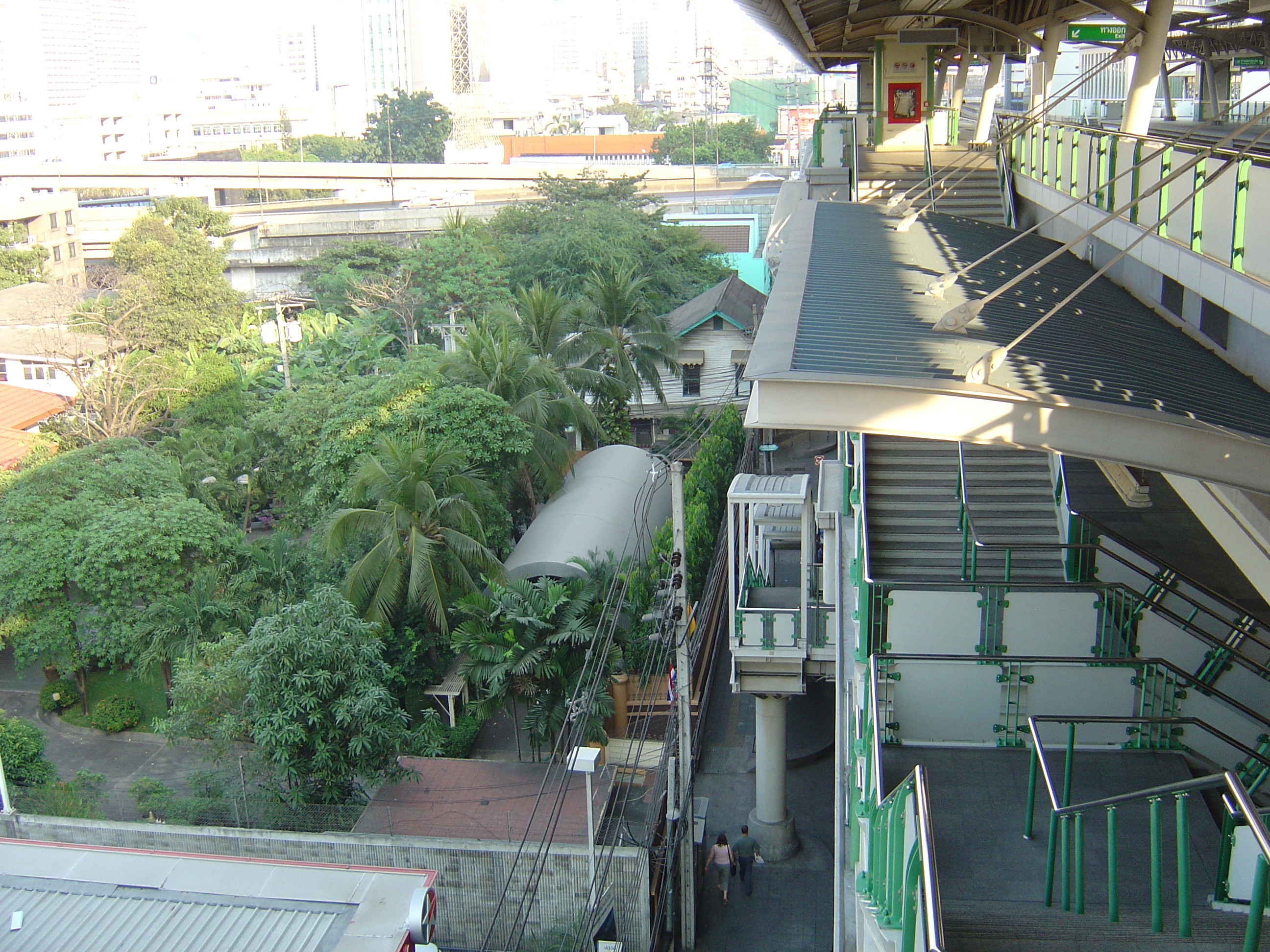 Picture Thailand Bangkok Sky Train 2004-12 12 - Discovery Sky Train