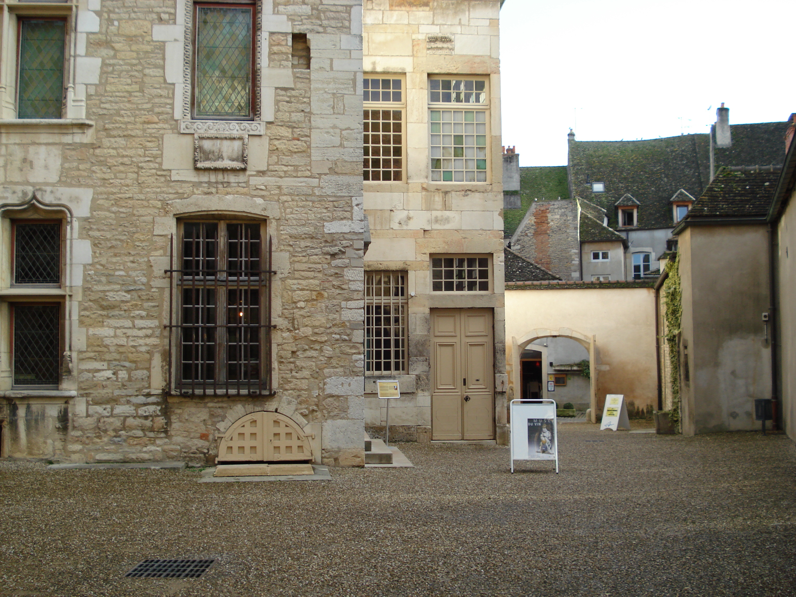 Picture France Beaune 2007-01 134 - History Beaune