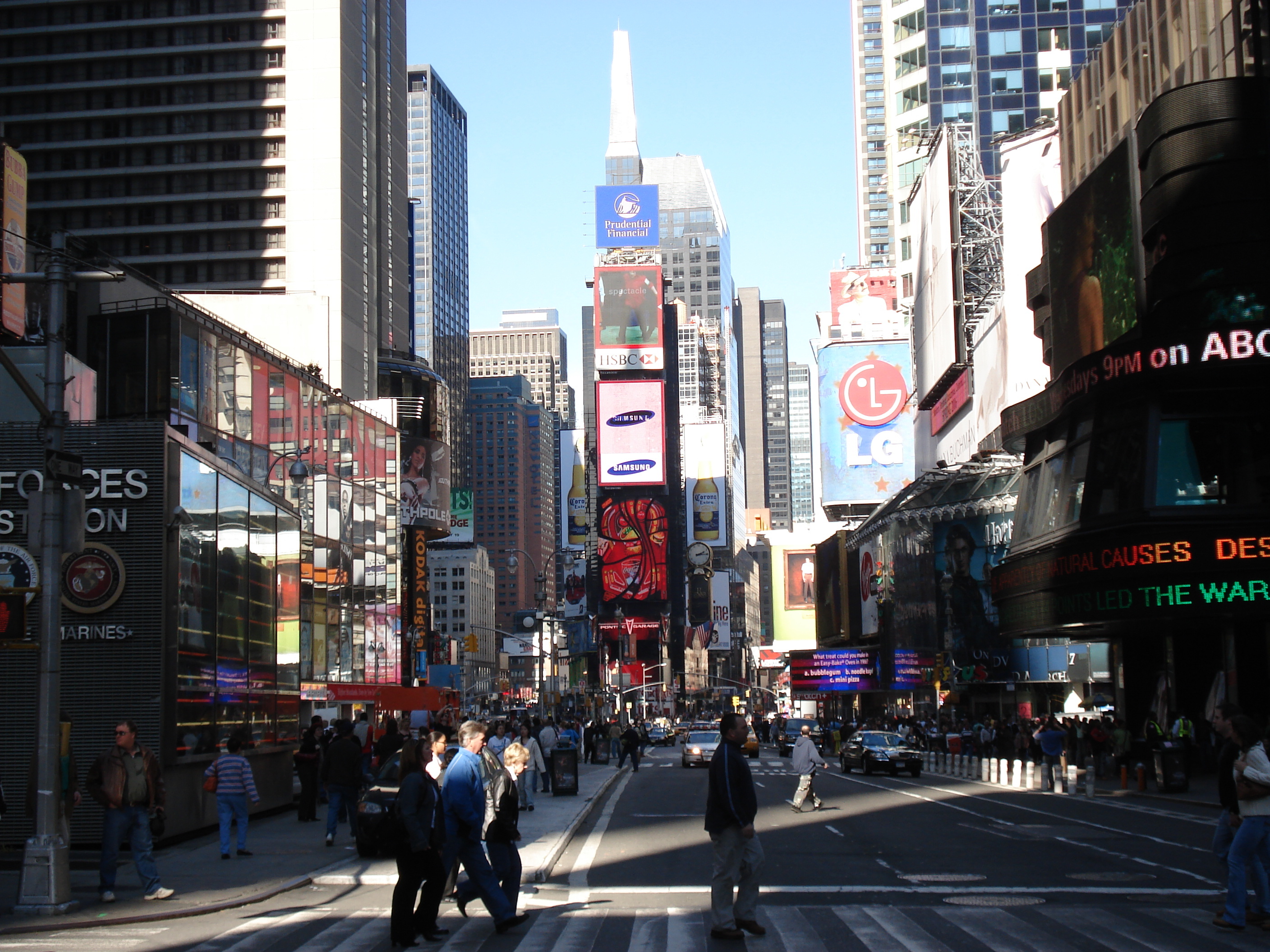 Picture United States New York Time Square 2006-03 39 - Discovery Time Square