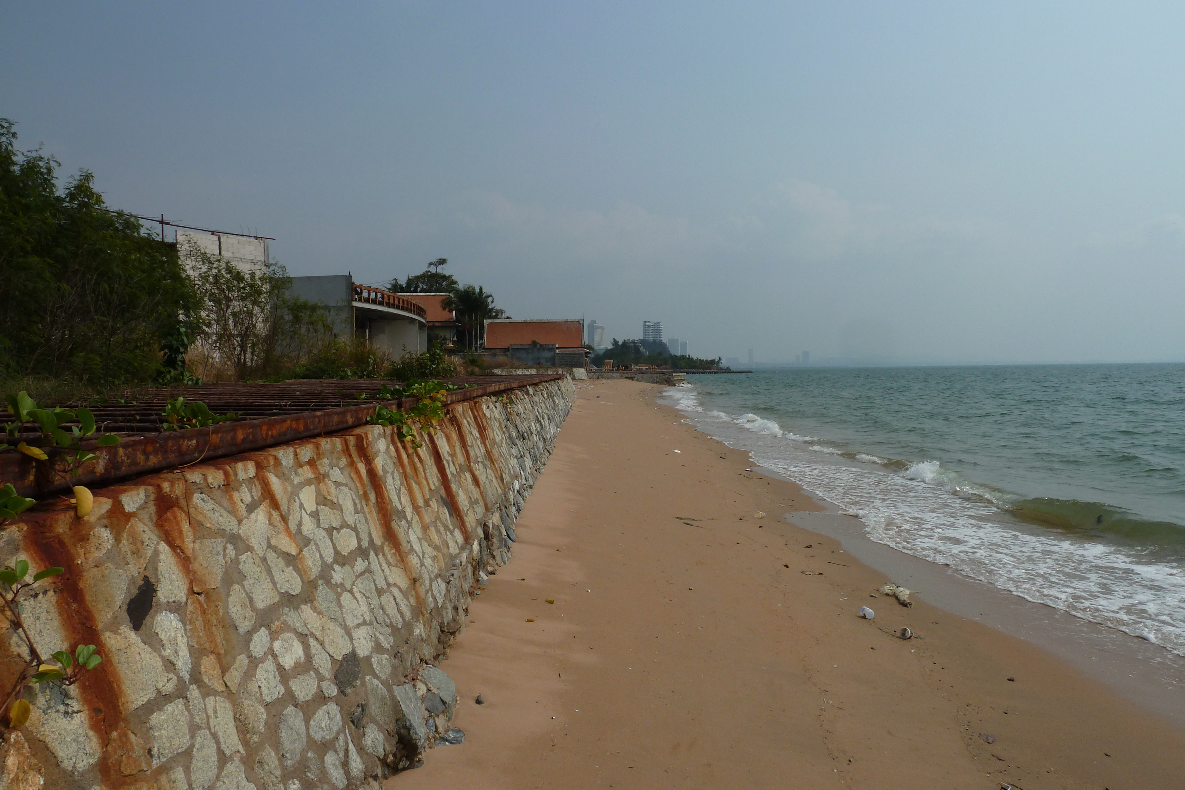 Picture Thailand Jomtien La Royale Beach condo 2011-02 26 - Tour La Royale Beach condo