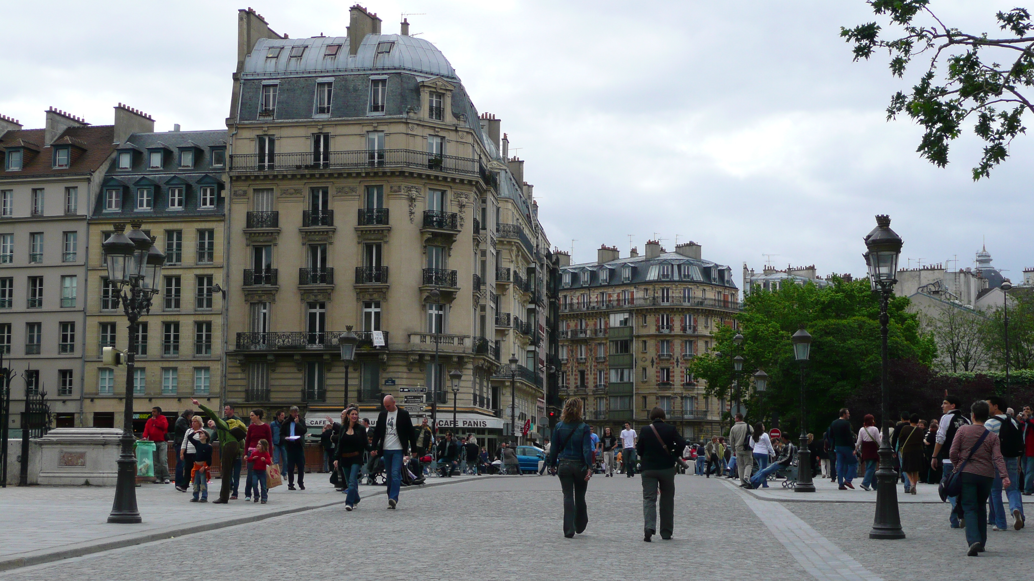 Picture France Paris Notre Dame 2007-05 180 - Around Notre Dame