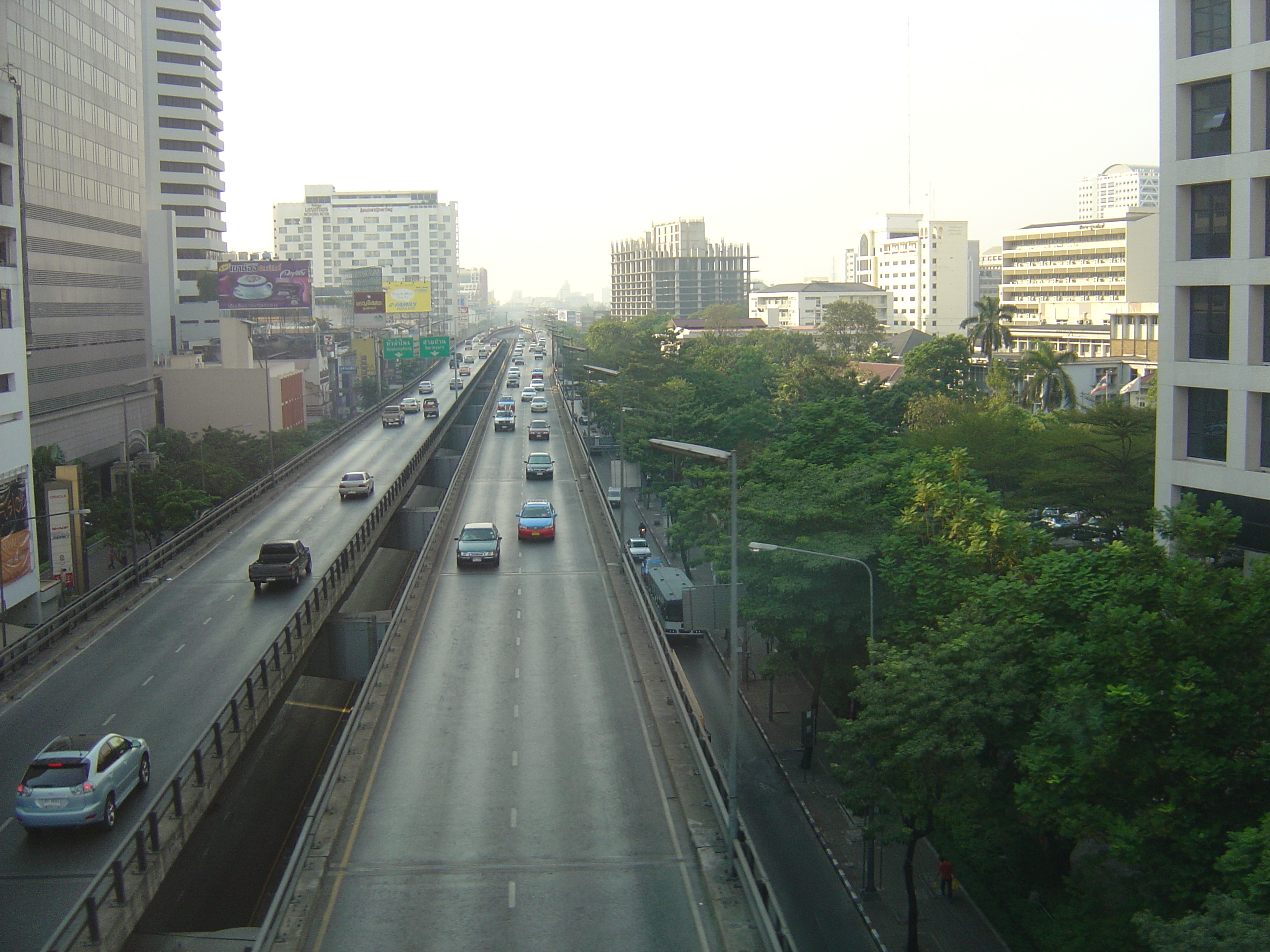 Picture Thailand Bangkok Sky Train 2004-12 126 - Discovery Sky Train