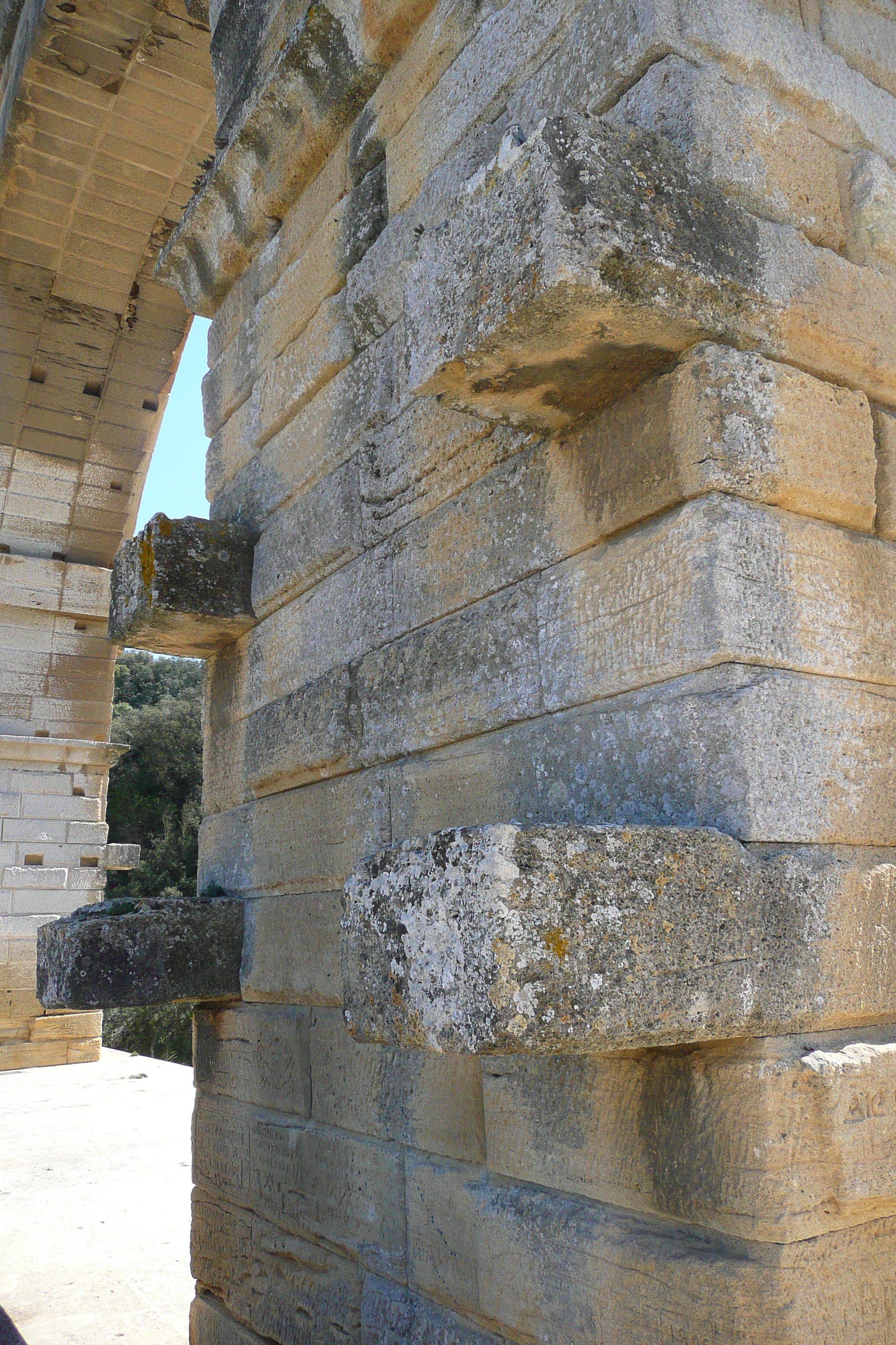 Picture France Pont du Gard 2008-04 43 - History Pont du Gard