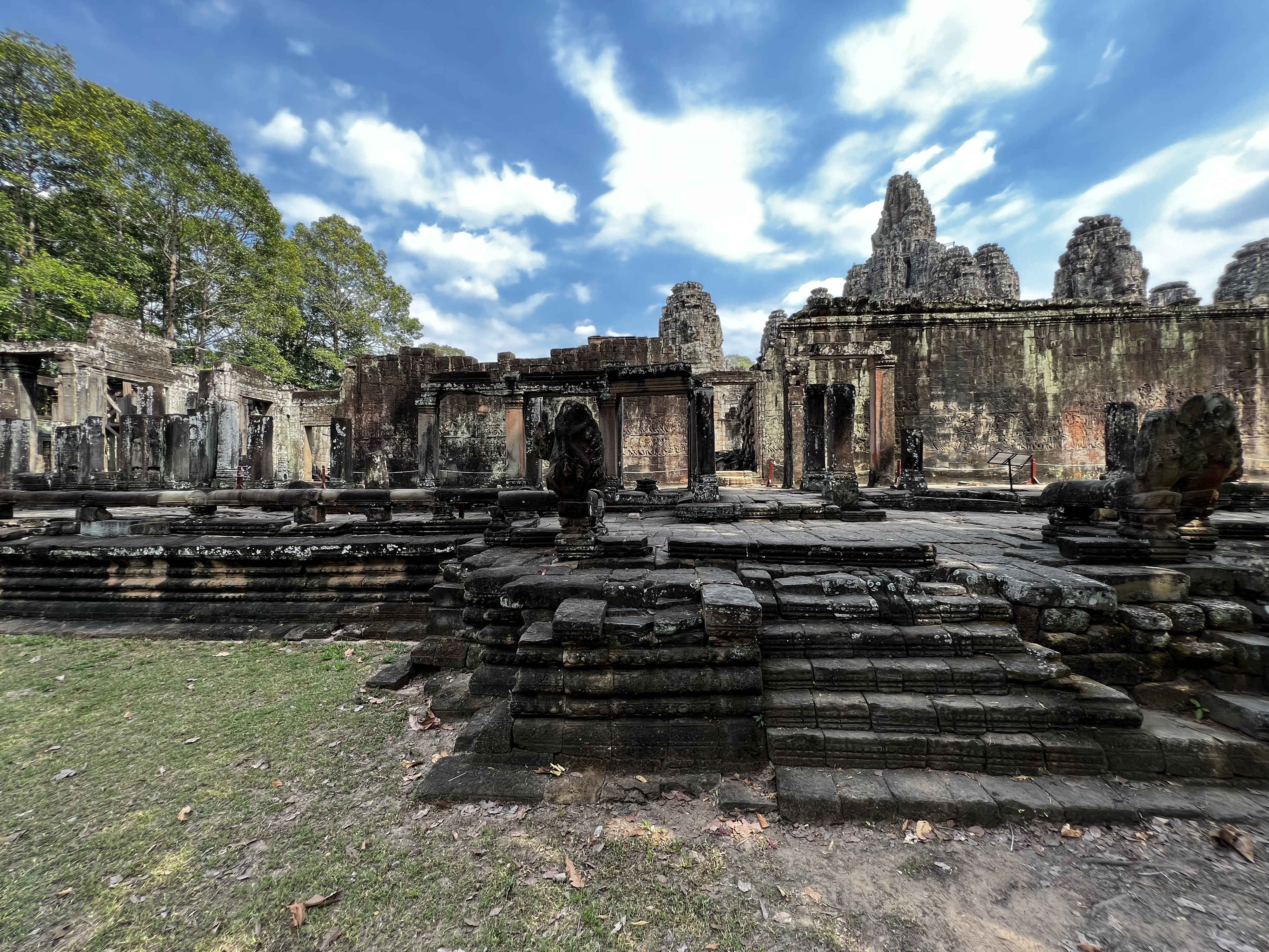 Picture Cambodia Siem Reap Bayon 2023-01 53 - Recreation Bayon