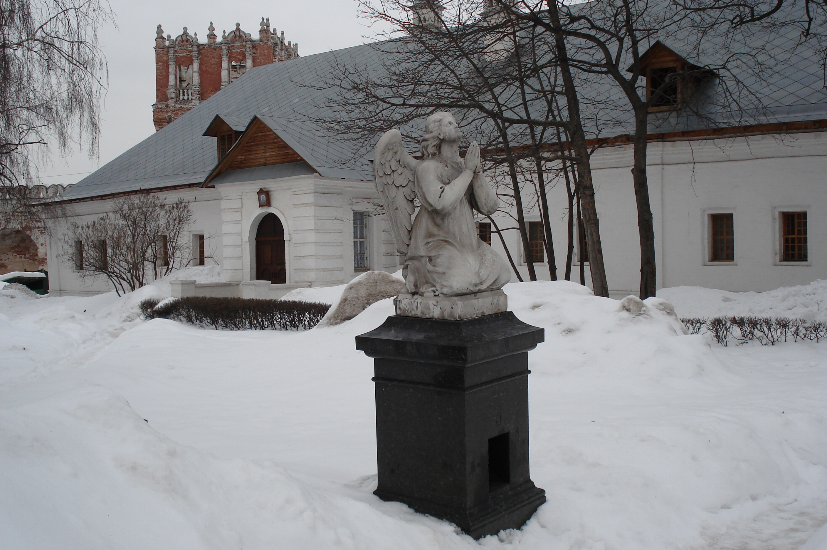 Picture Russia Moscow New Maiden convent and cemetery 2006-03 14 - Discovery New Maiden convent and cemetery