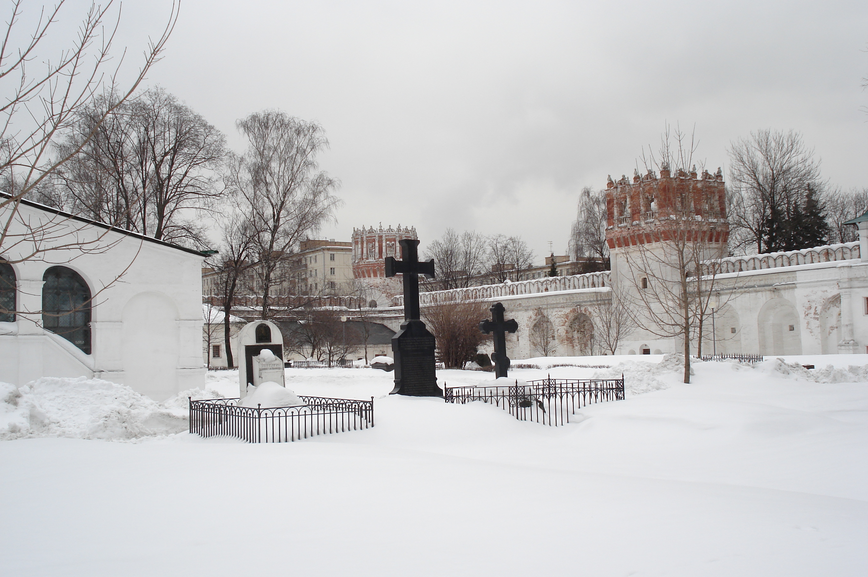 Picture Russia Moscow New Maiden convent and cemetery 2006-03 10 - Around New Maiden convent and cemetery