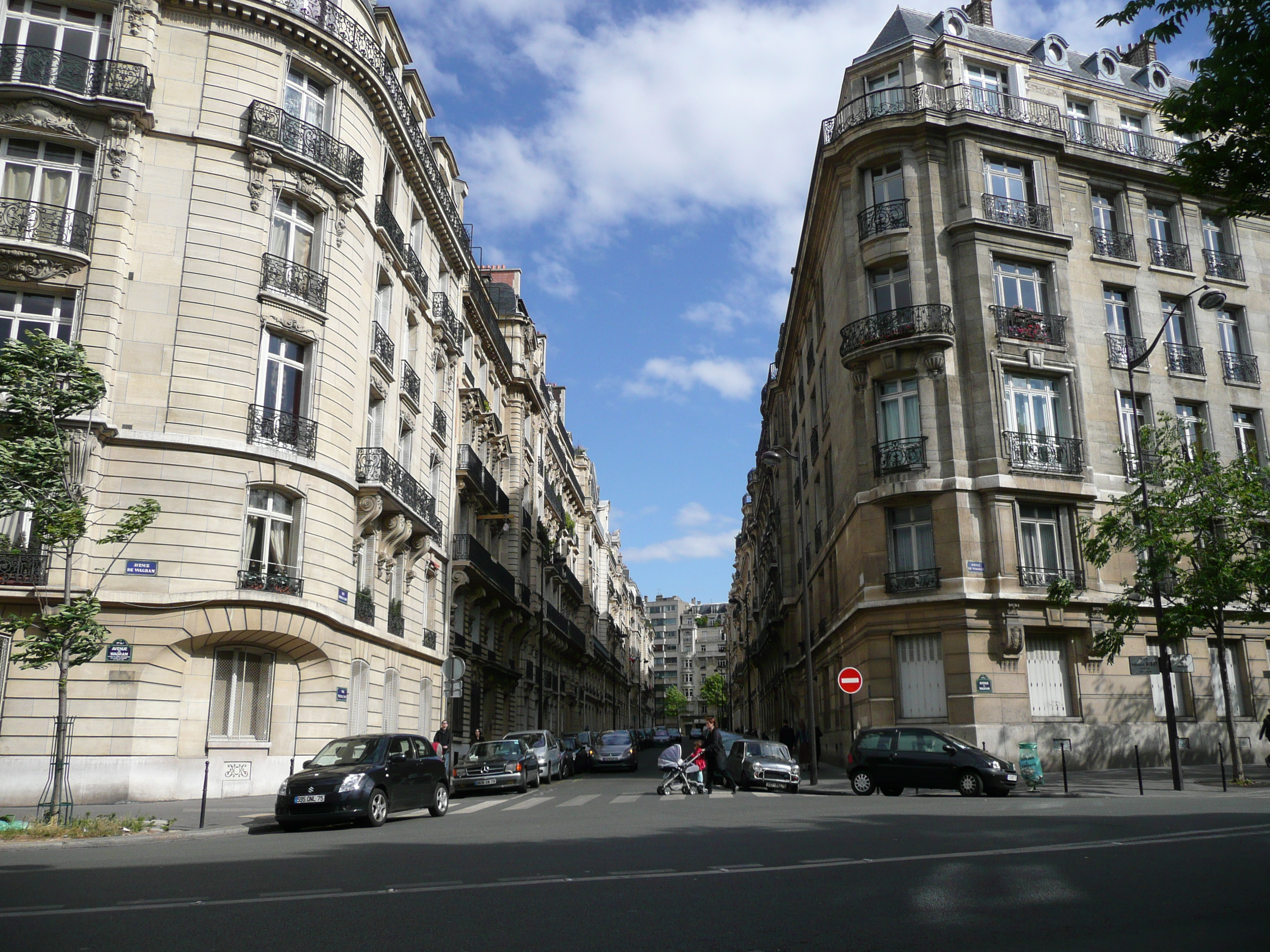 Picture France Paris 17th Arrondissement Avenue de Wagram 2007-05 39 - Center Avenue de Wagram