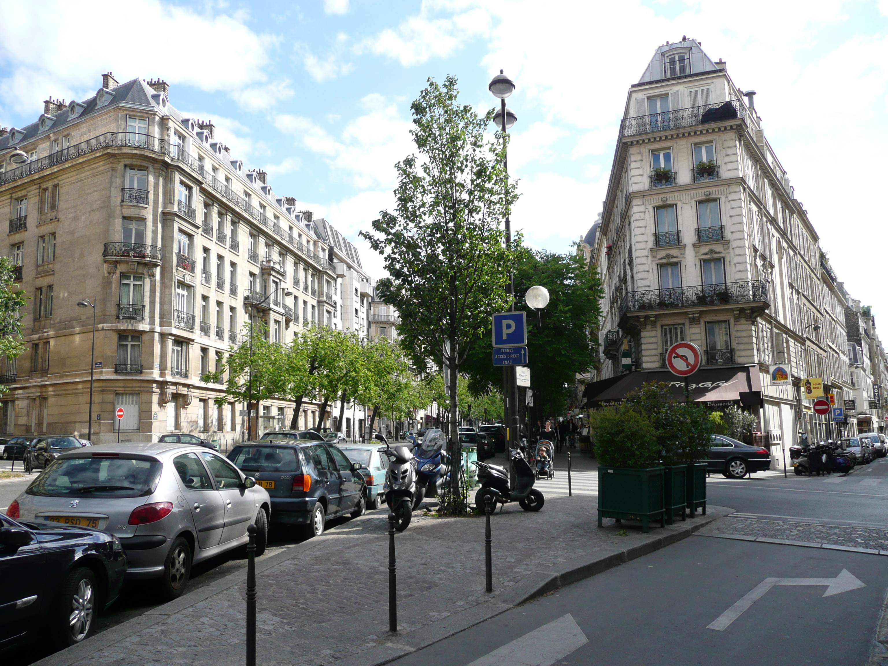 Picture France Paris 17th Arrondissement Avenue de Wagram 2007-05 43 - Recreation Avenue de Wagram