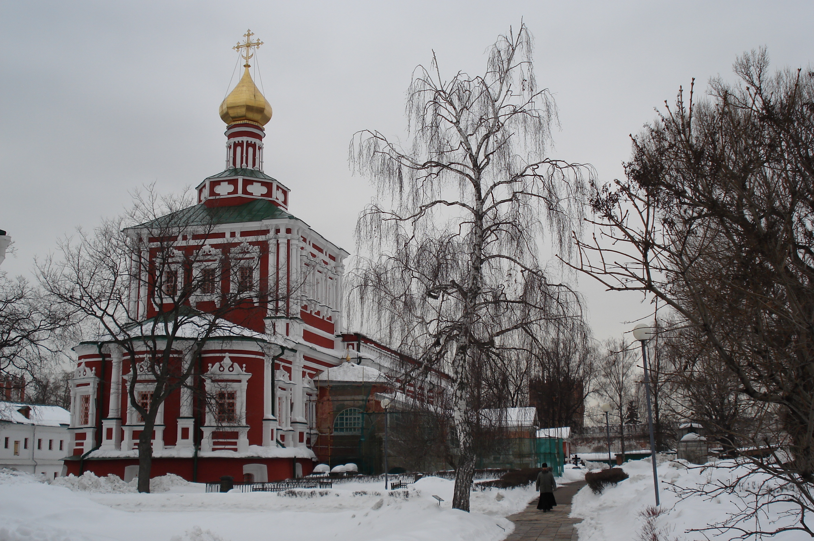 Picture Russia Moscow New Maiden convent and cemetery 2006-03 3 - Center New Maiden convent and cemetery