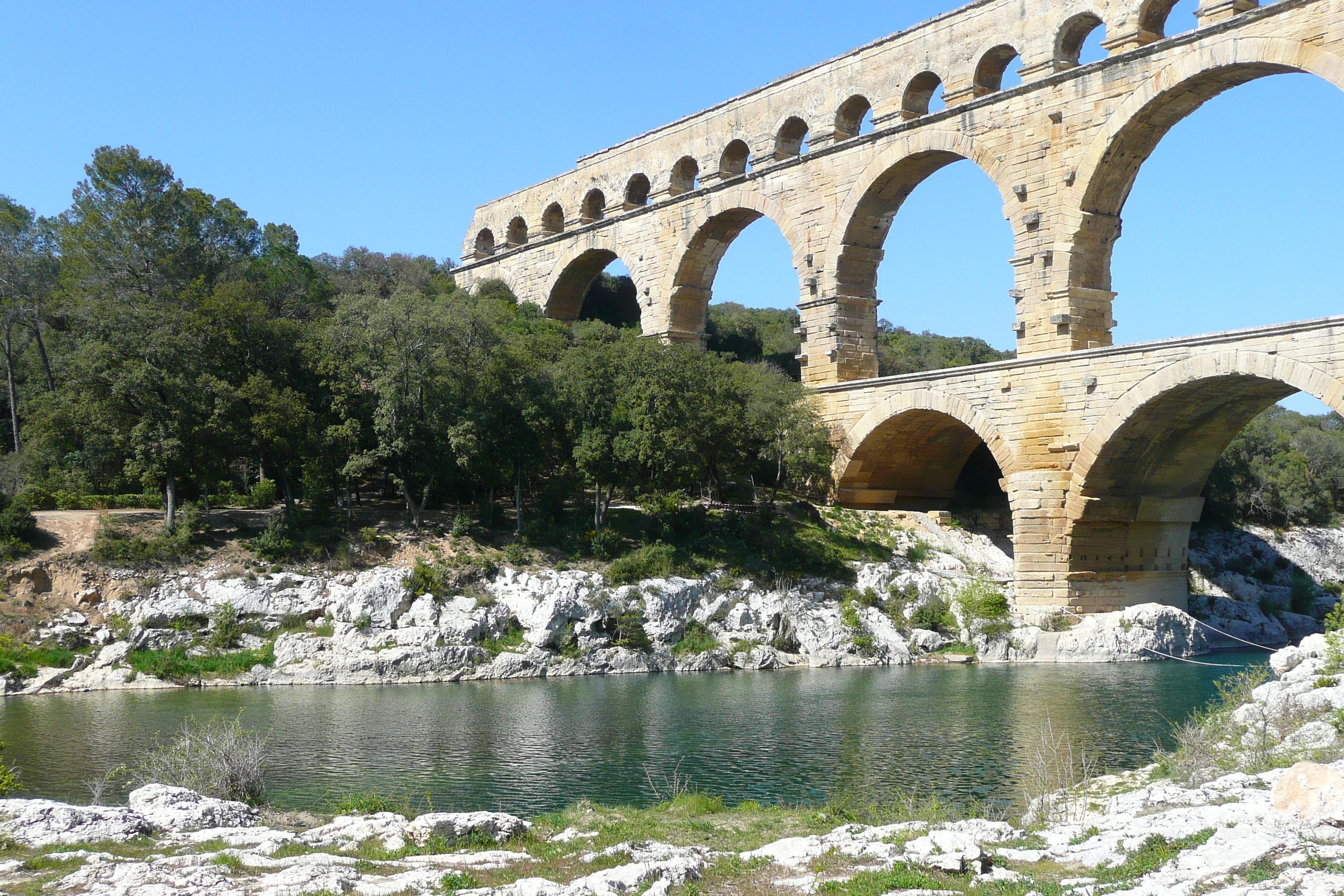 Picture France Pont du Gard 2008-04 27 - Recreation Pont du Gard