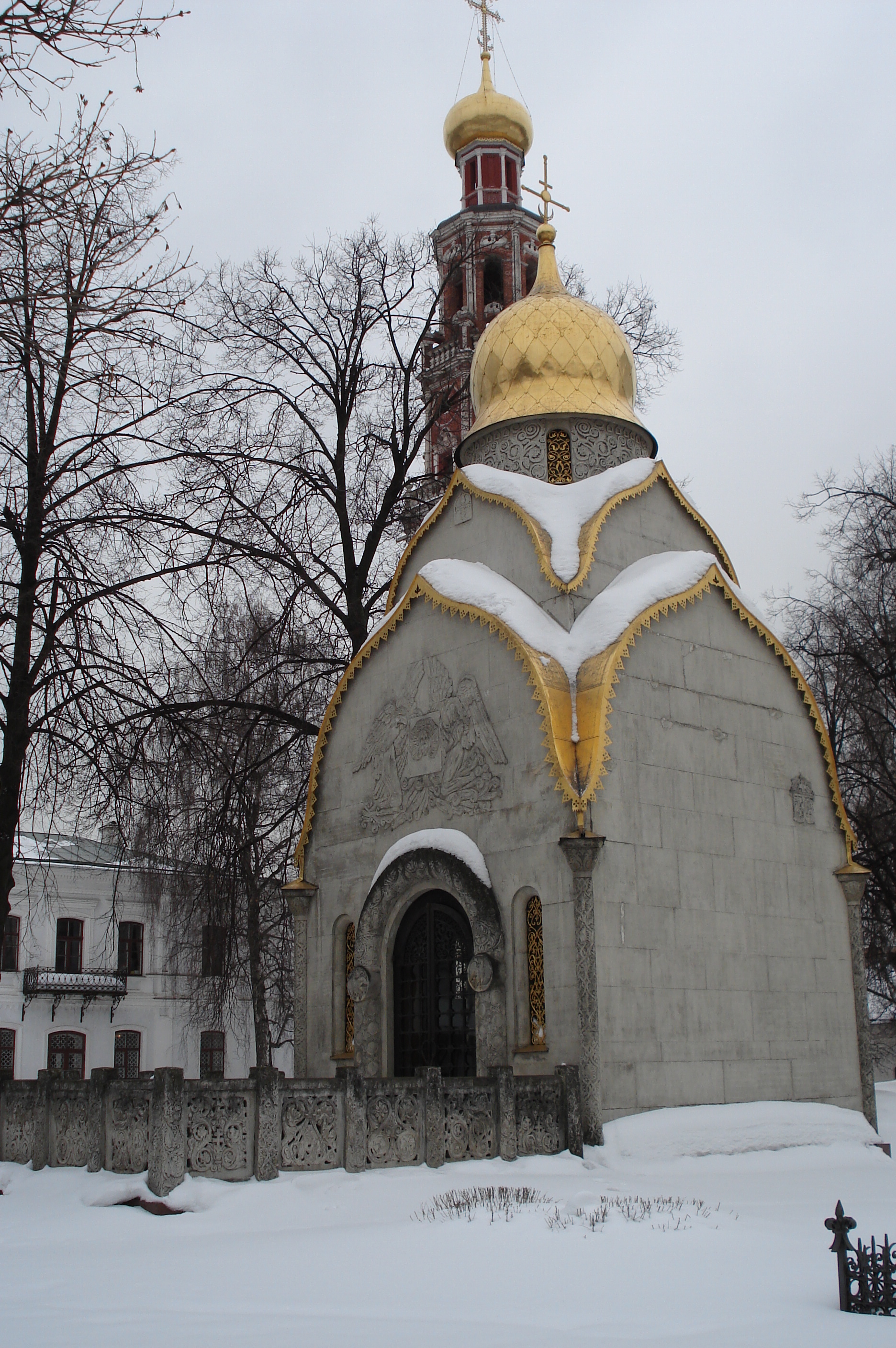 Picture Russia Moscow New Maiden convent and cemetery 2006-03 13 - Recreation New Maiden convent and cemetery