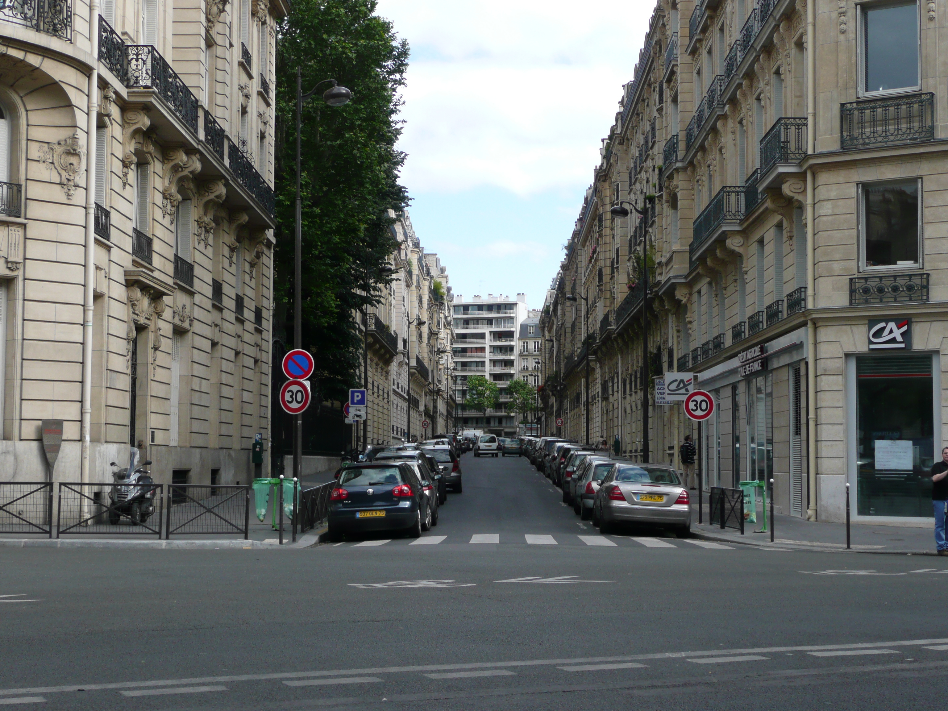 Picture France Paris 17th Arrondissement Avenue de Wagram 2007-05 25 - Recreation Avenue de Wagram