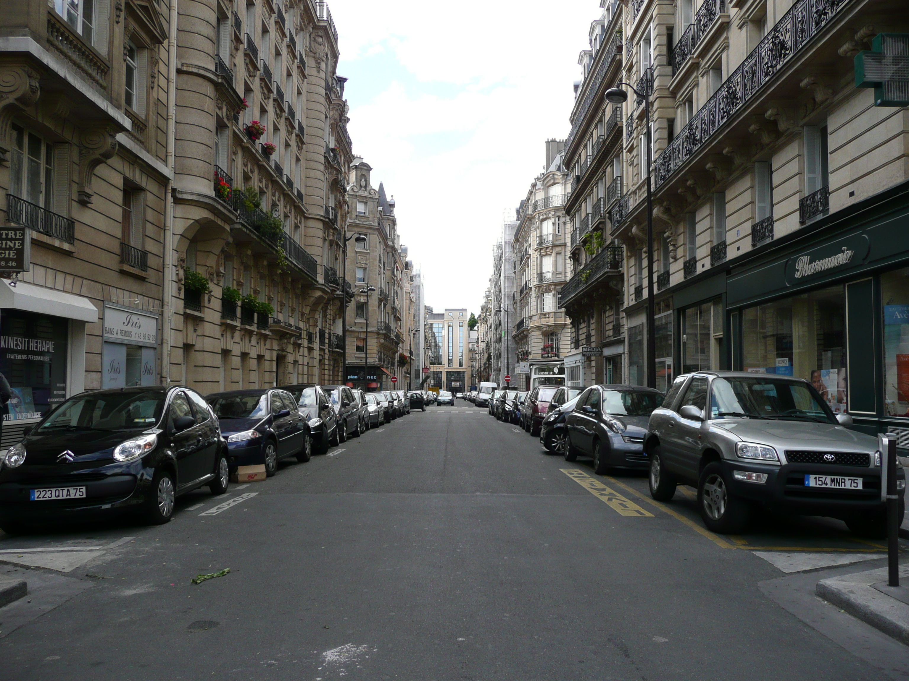 Picture France Paris 17th Arrondissement Avenue de Wagram 2007-05 53 - Recreation Avenue de Wagram