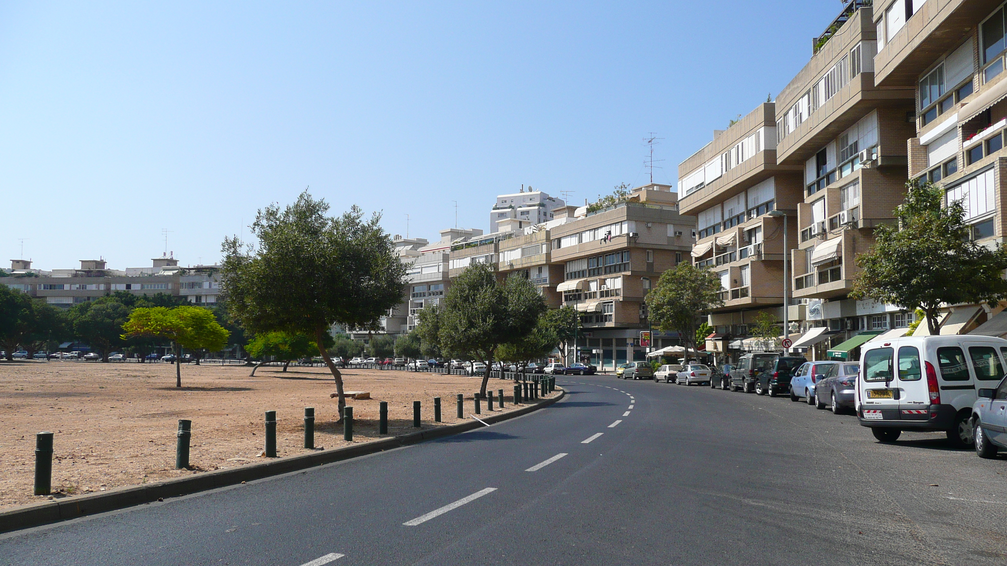 Picture Israel Tel Aviv Kikar Hamedina 2007-06 17 - Tours Kikar Hamedina