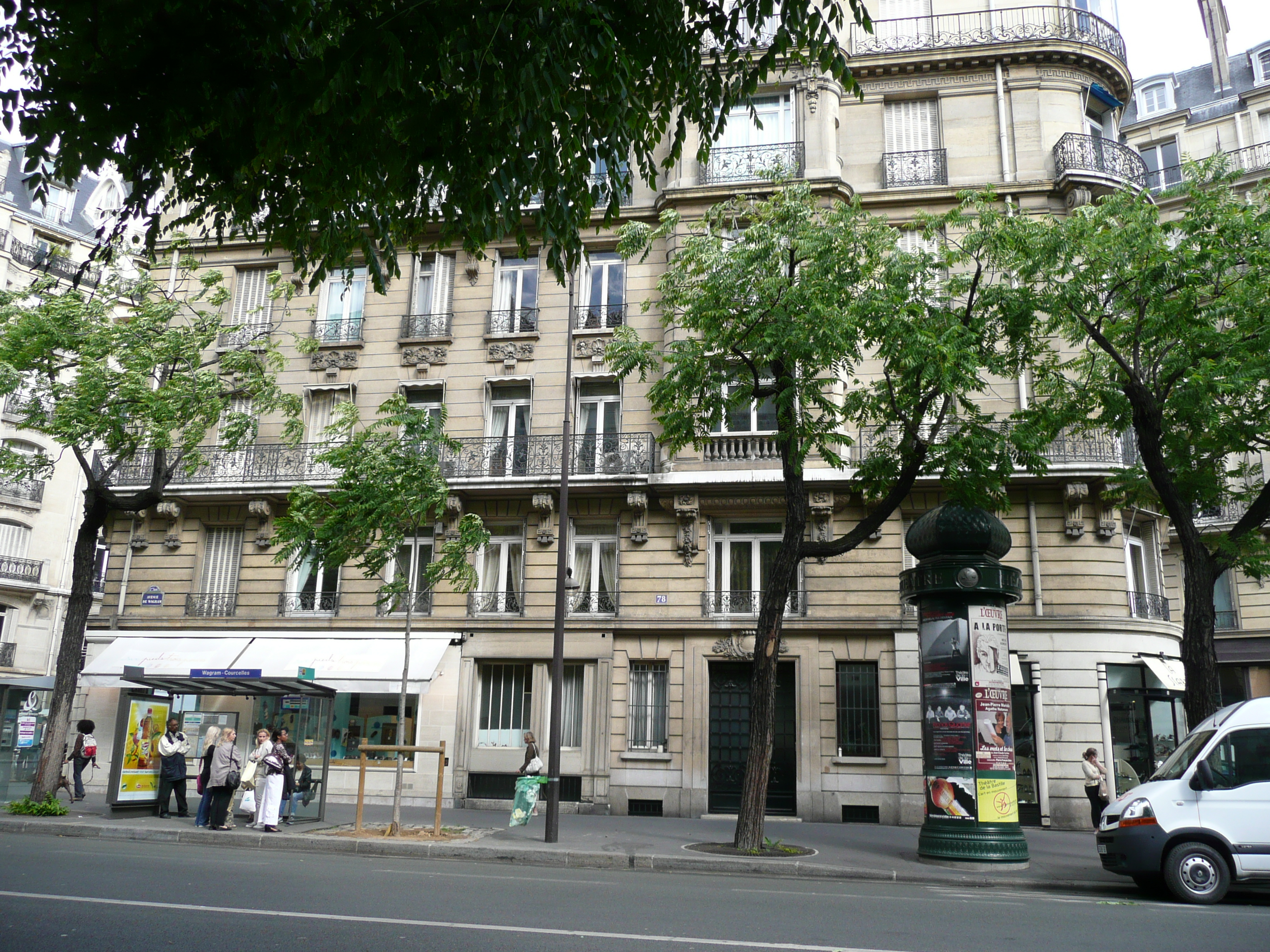 Picture France Paris 17th Arrondissement Avenue de Wagram 2007-05 55 - Center Avenue de Wagram