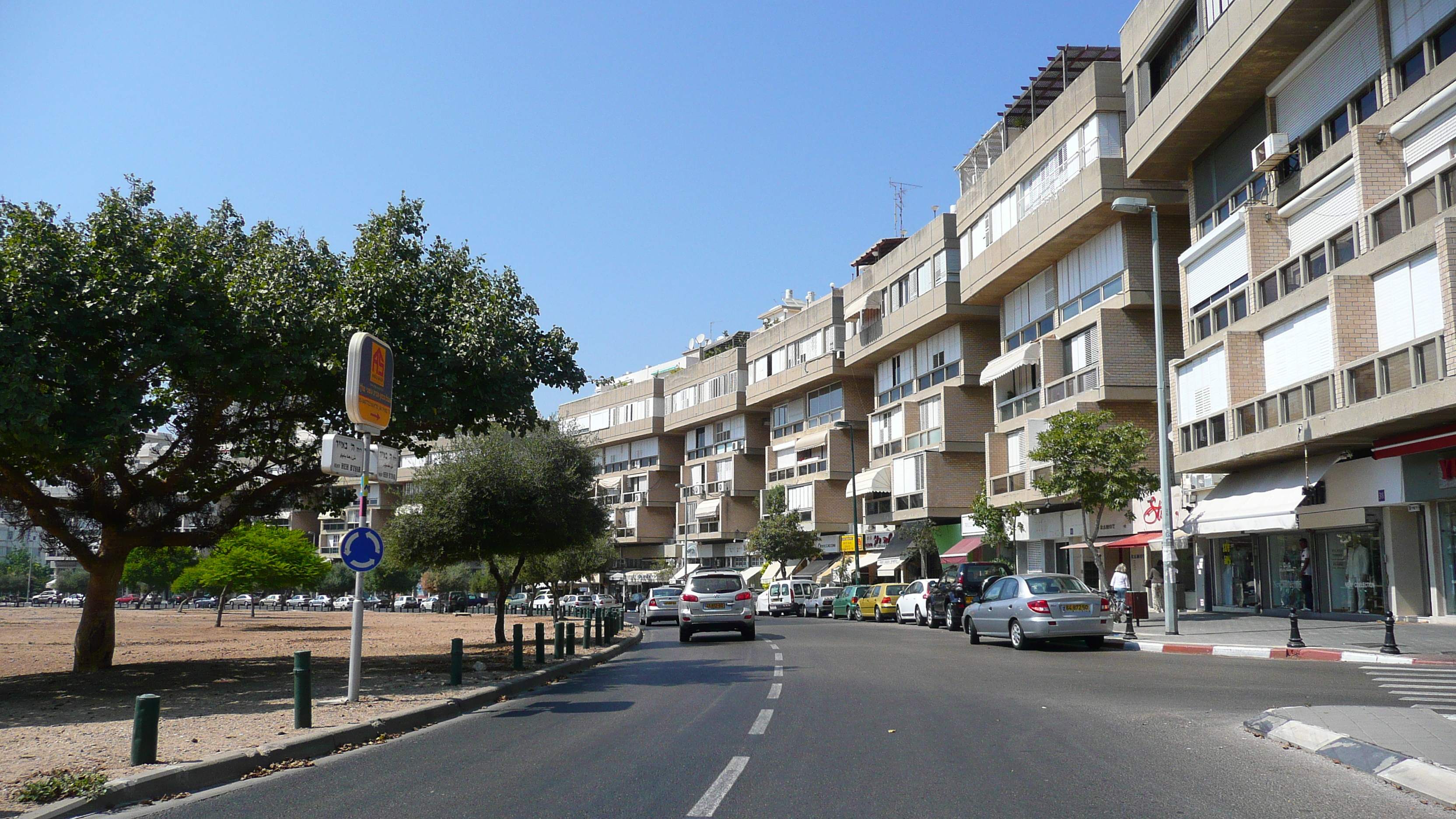 Picture Israel Tel Aviv Kikar Hamedina 2007-06 7 - History Kikar Hamedina