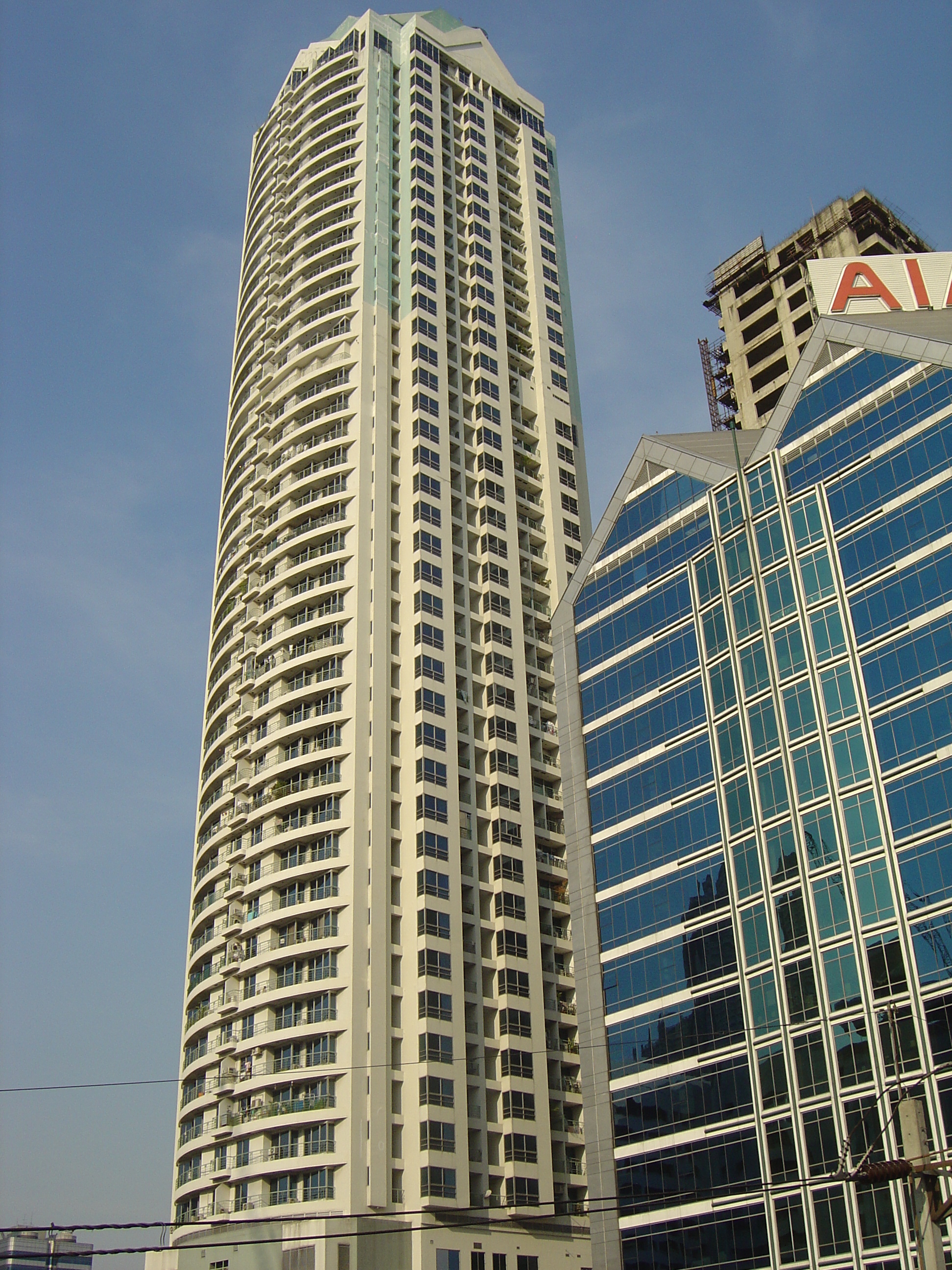 Picture Thailand Bangkok Sky Train 2004-12 81 - Around Sky Train