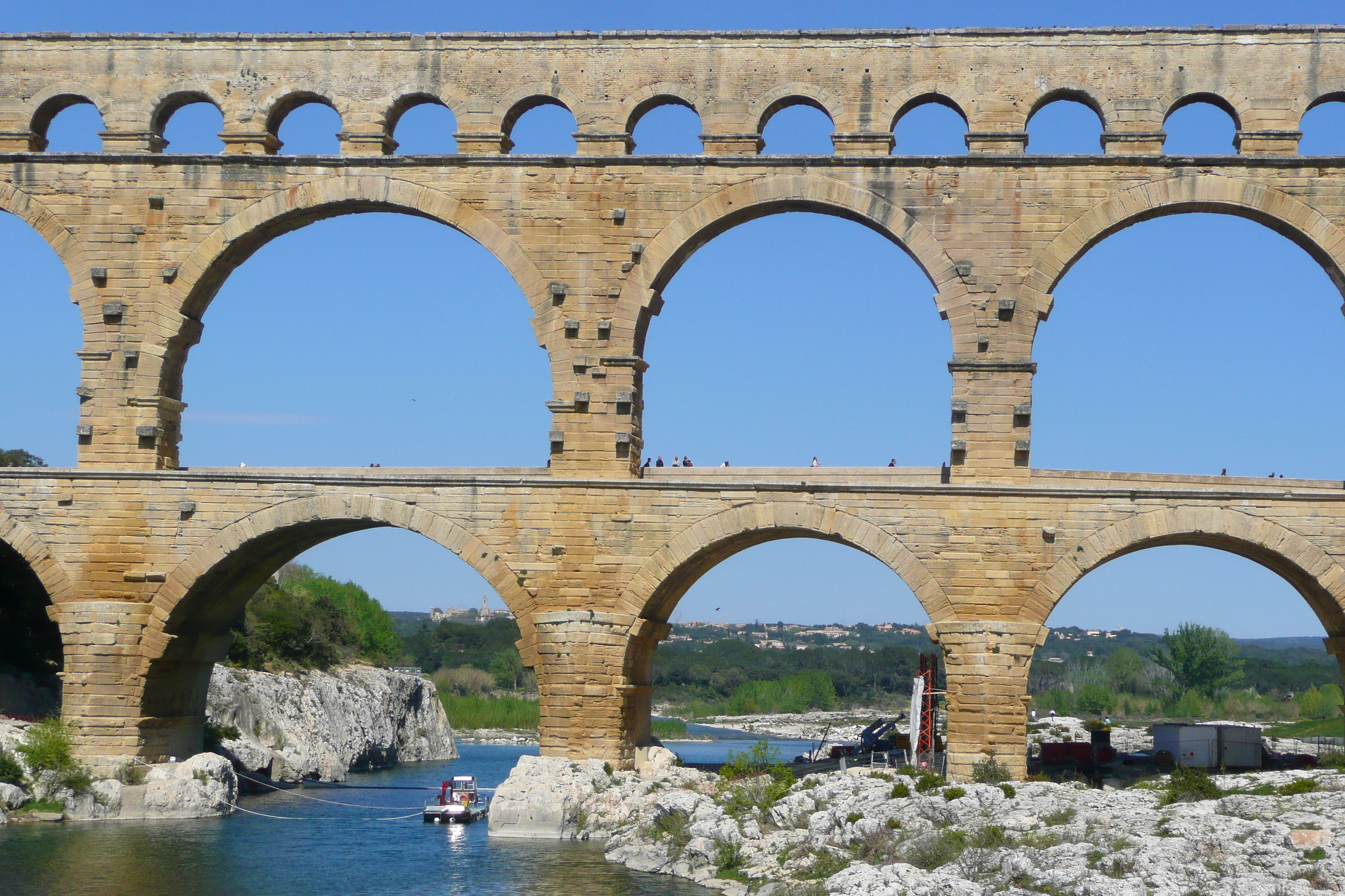 Picture France Pont du Gard 2008-04 72 - Center Pont du Gard