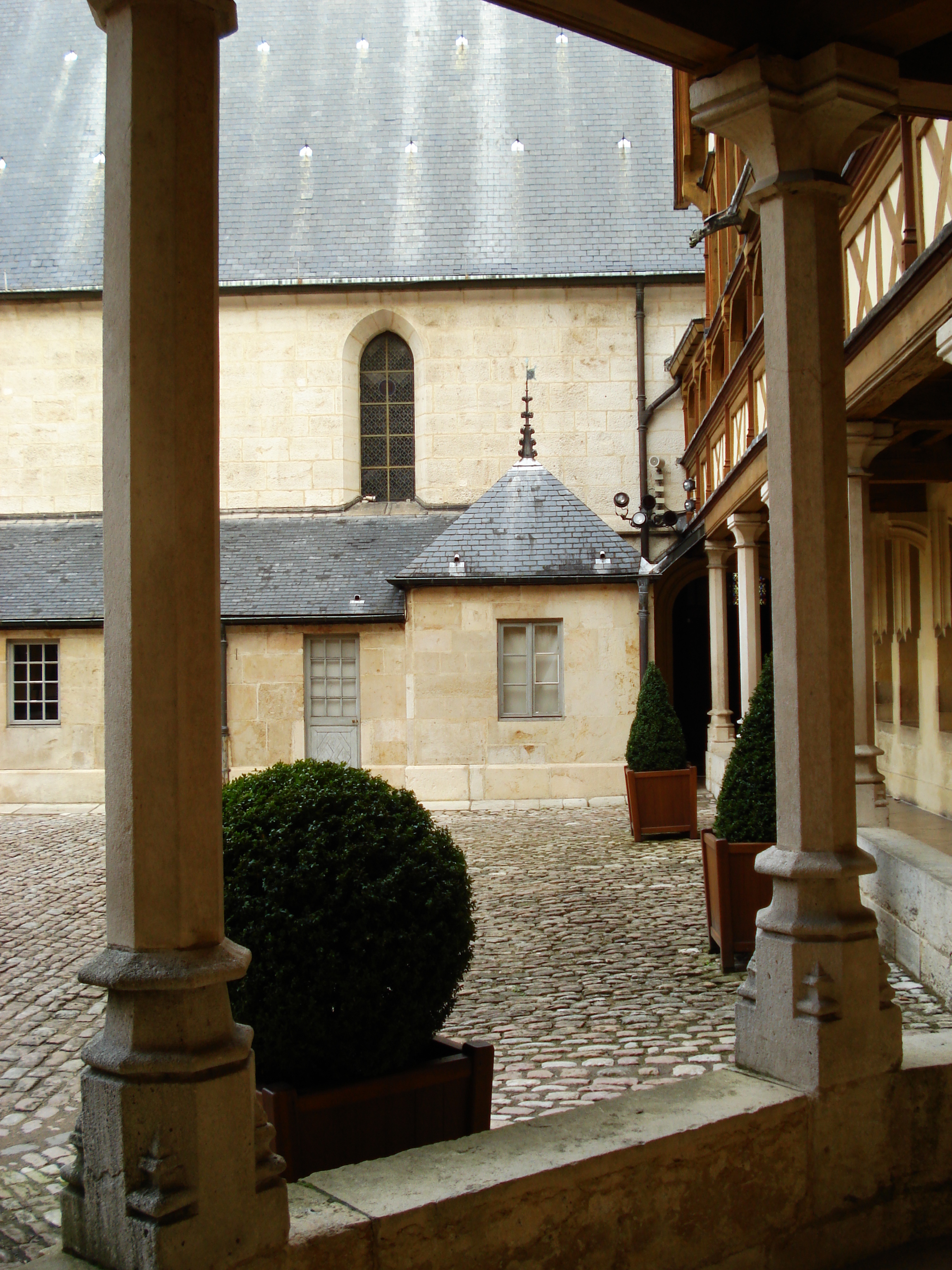 Picture France Beaune Hospices de Beaune 2007-01 29 - Tour Hospices de Beaune