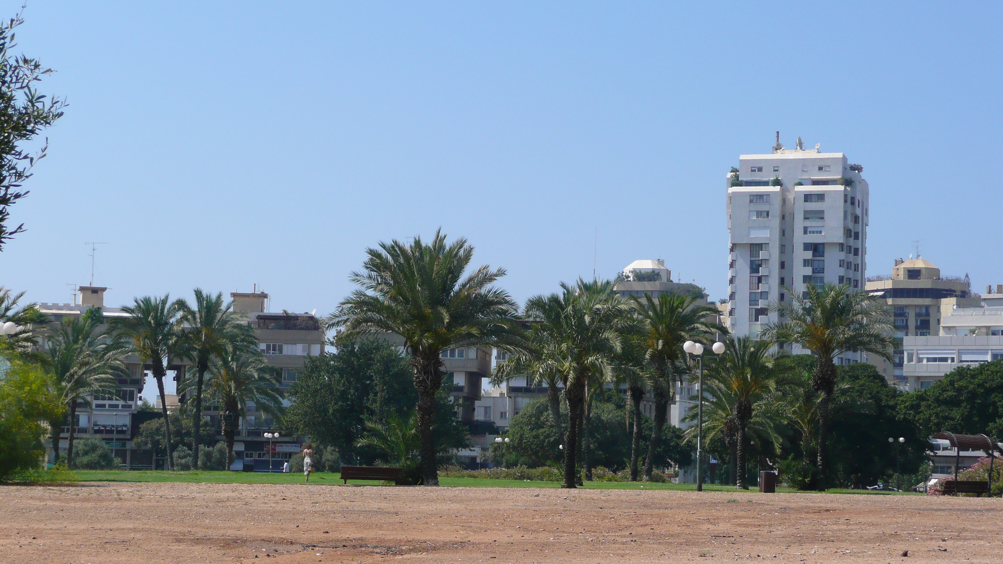 Picture Israel Tel Aviv Kikar Hamedina 2007-06 31 - Around Kikar Hamedina