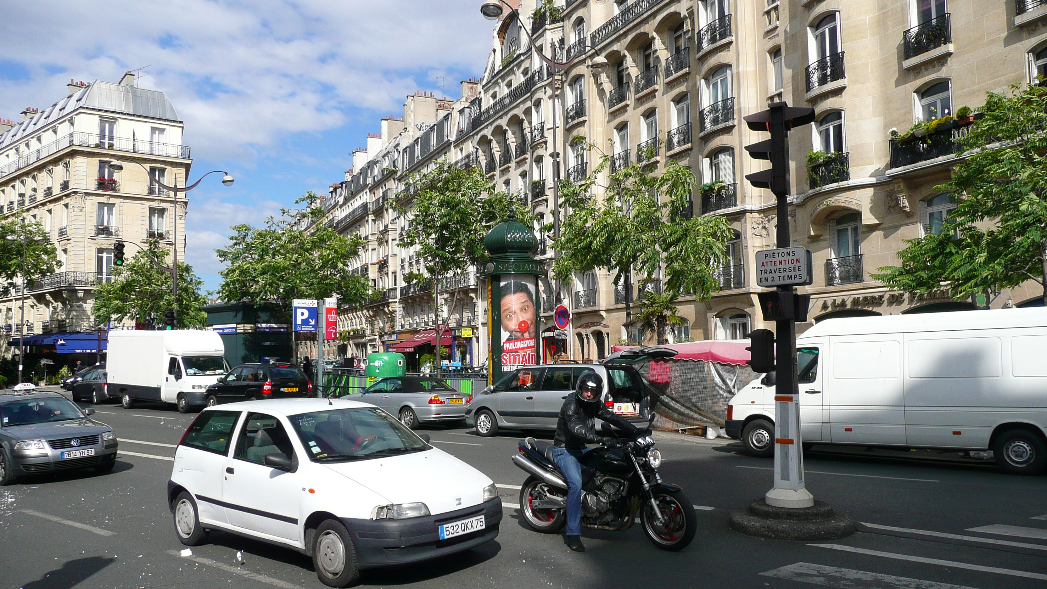 Picture France Paris 17th Arrondissement Avenue de Wagram 2007-05 22 - History Avenue de Wagram