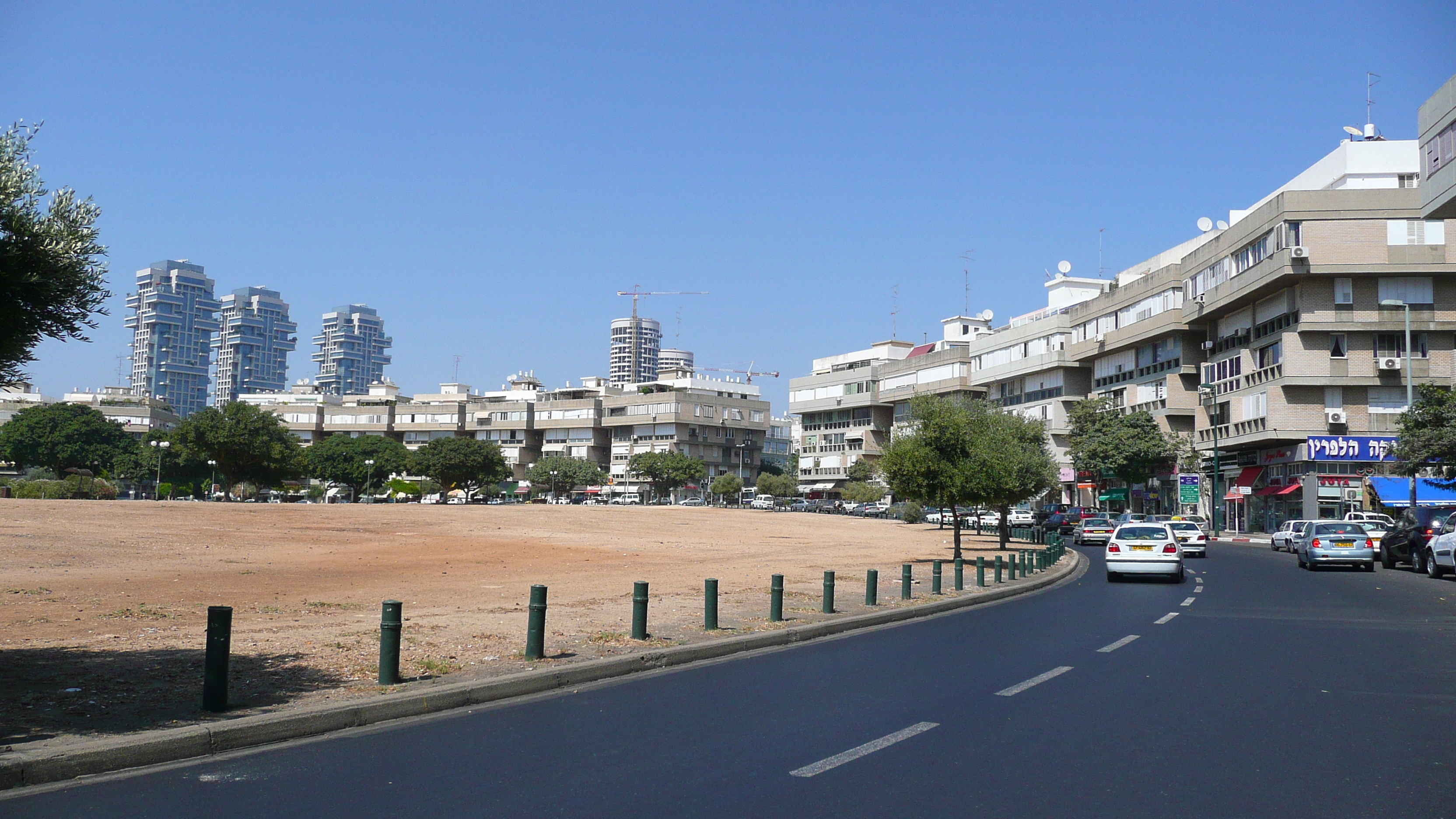 Picture Israel Tel Aviv Kikar Hamedina 2007-06 5 - Center Kikar Hamedina