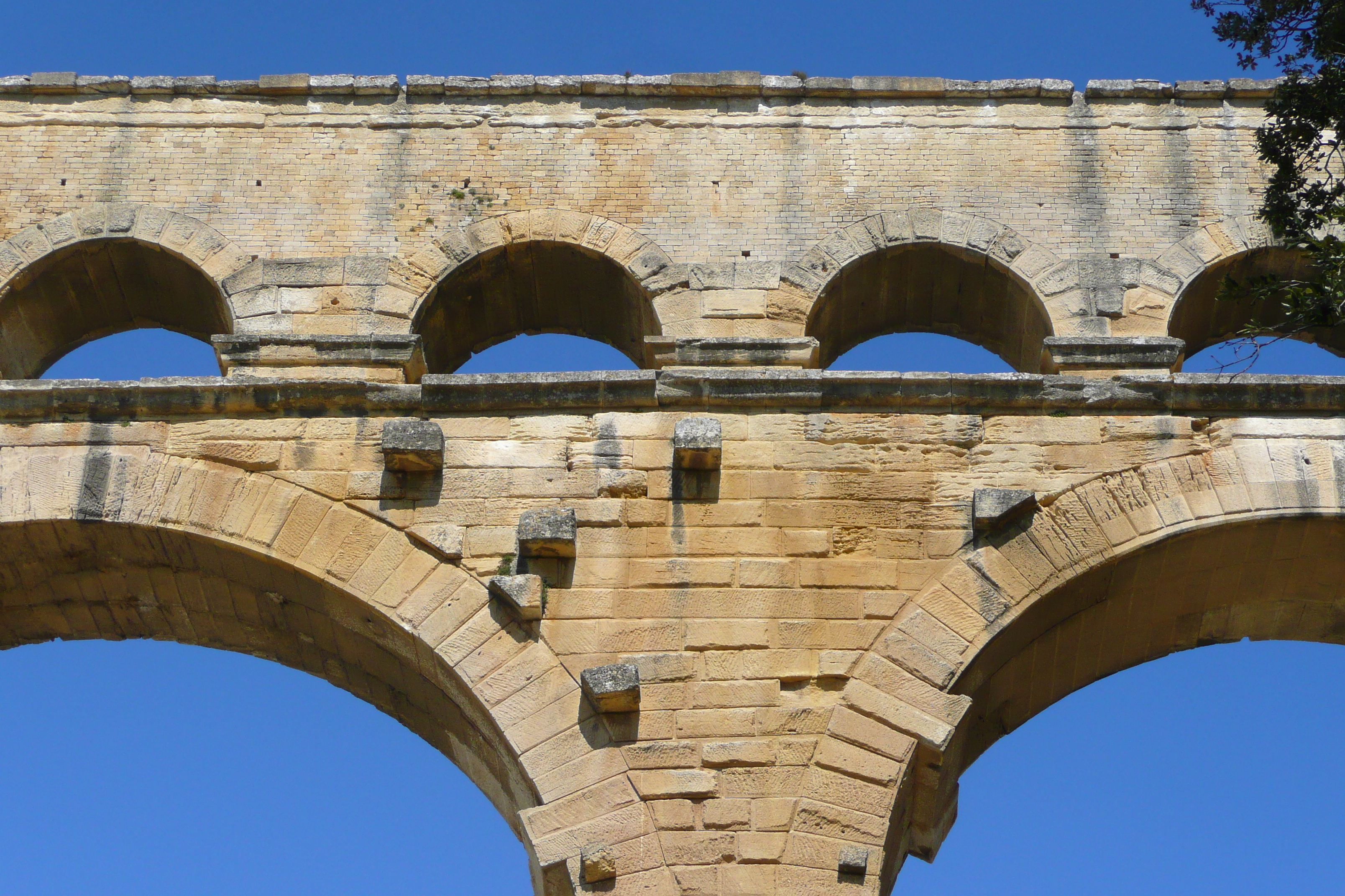 Picture France Pont du Gard 2008-04 54 - Recreation Pont du Gard