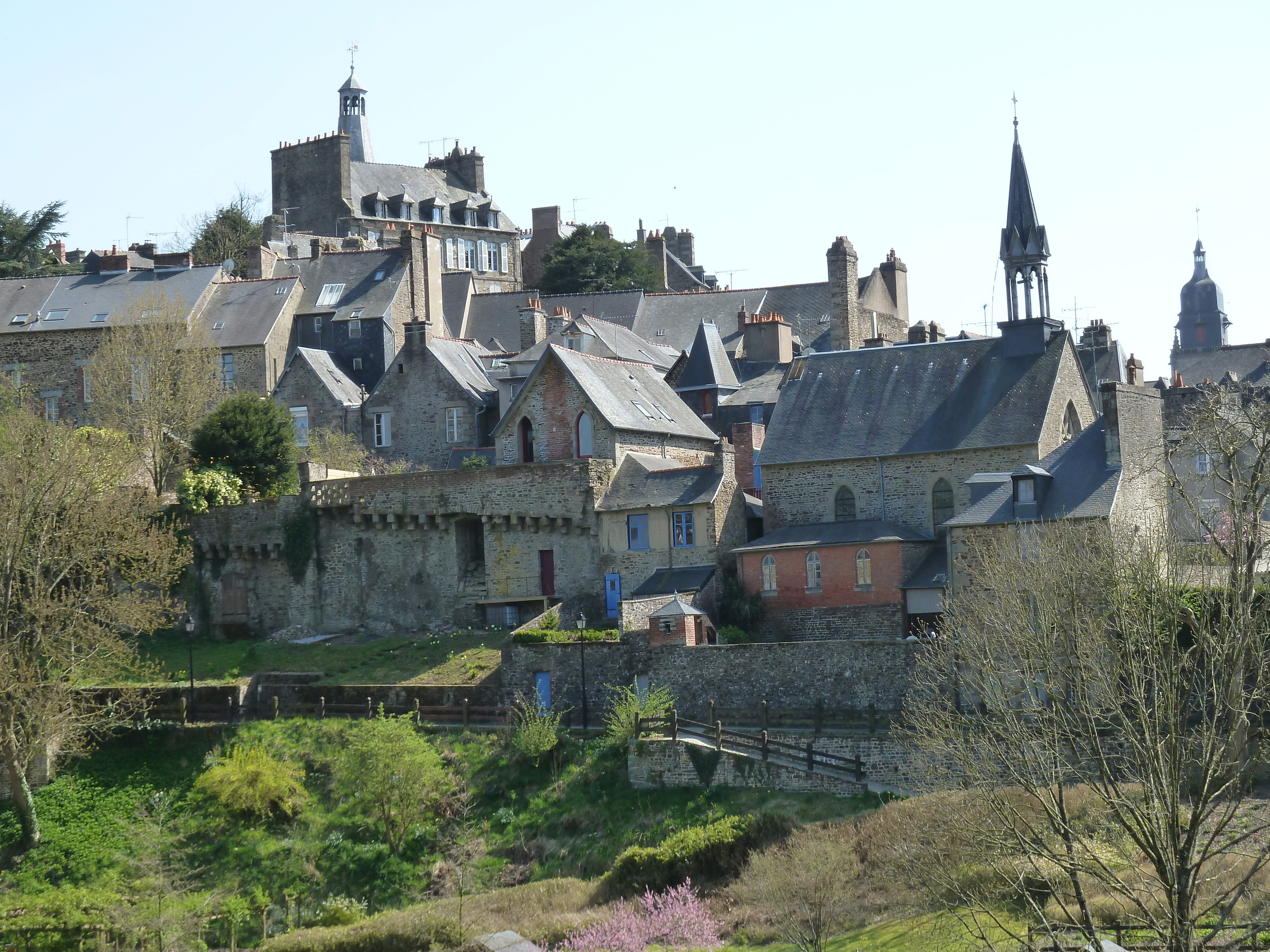 Picture France Fougeres 2010-04 155 - Recreation Fougeres