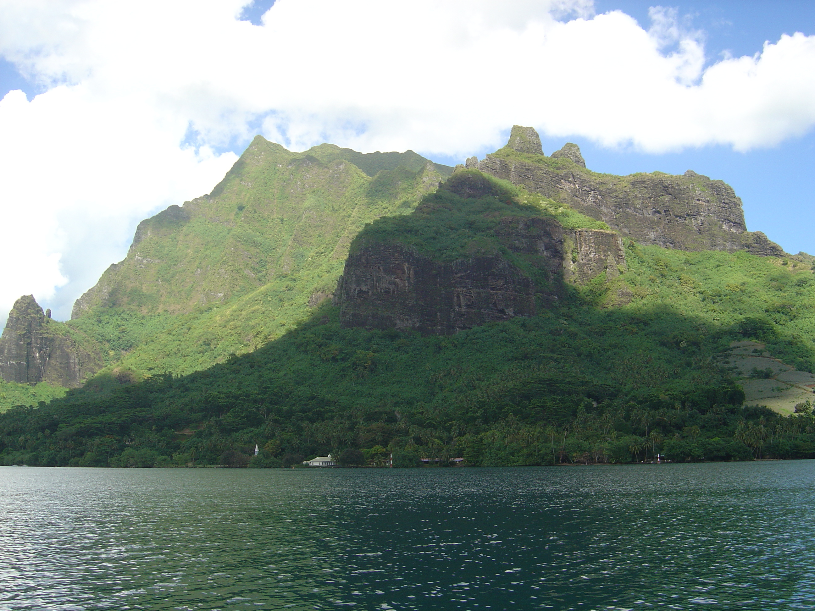 Picture Polynesia Moorea 2006-04 70 - Center Moorea