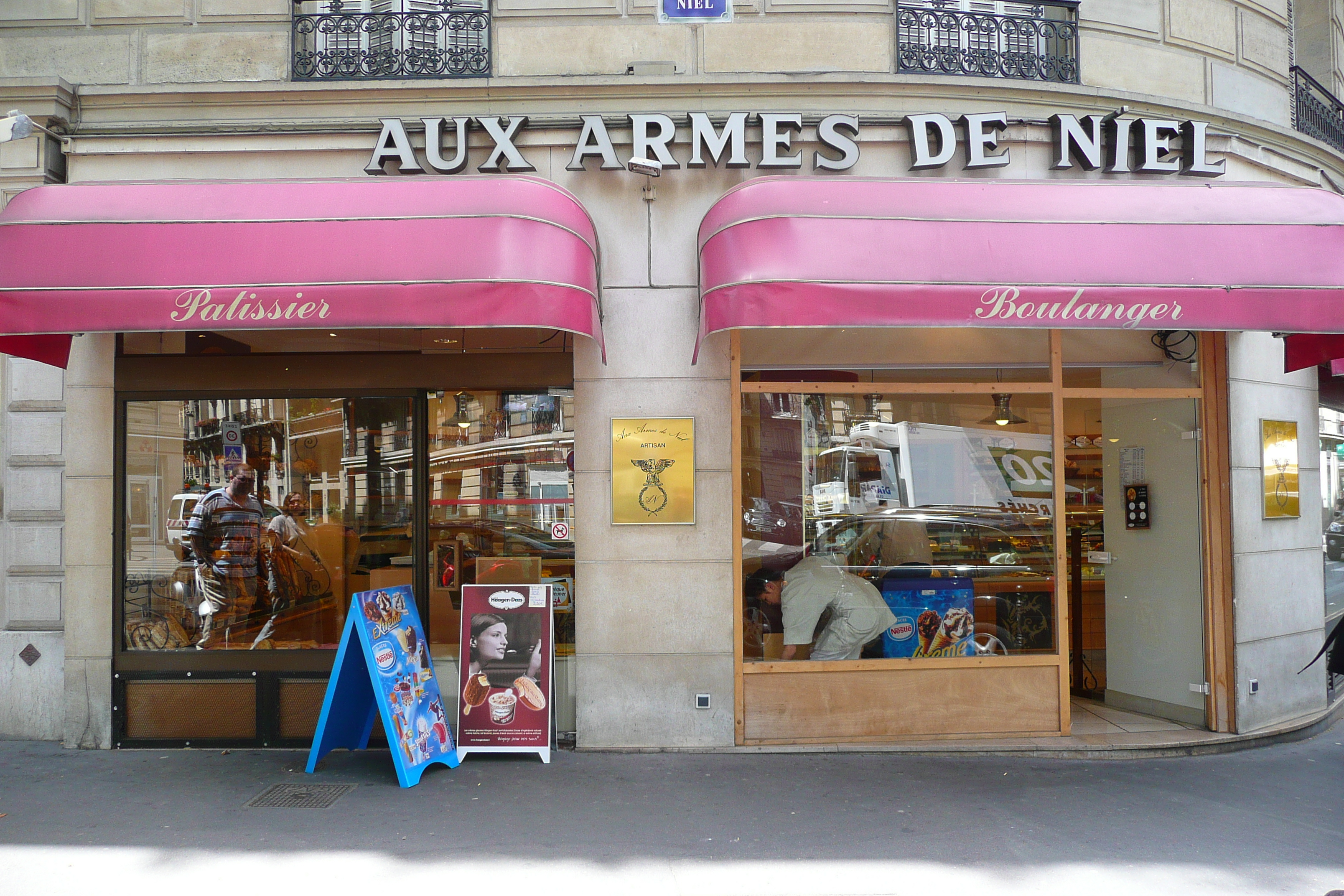 Picture France Paris Avenue Niel 2007-06 56 - Center Avenue Niel