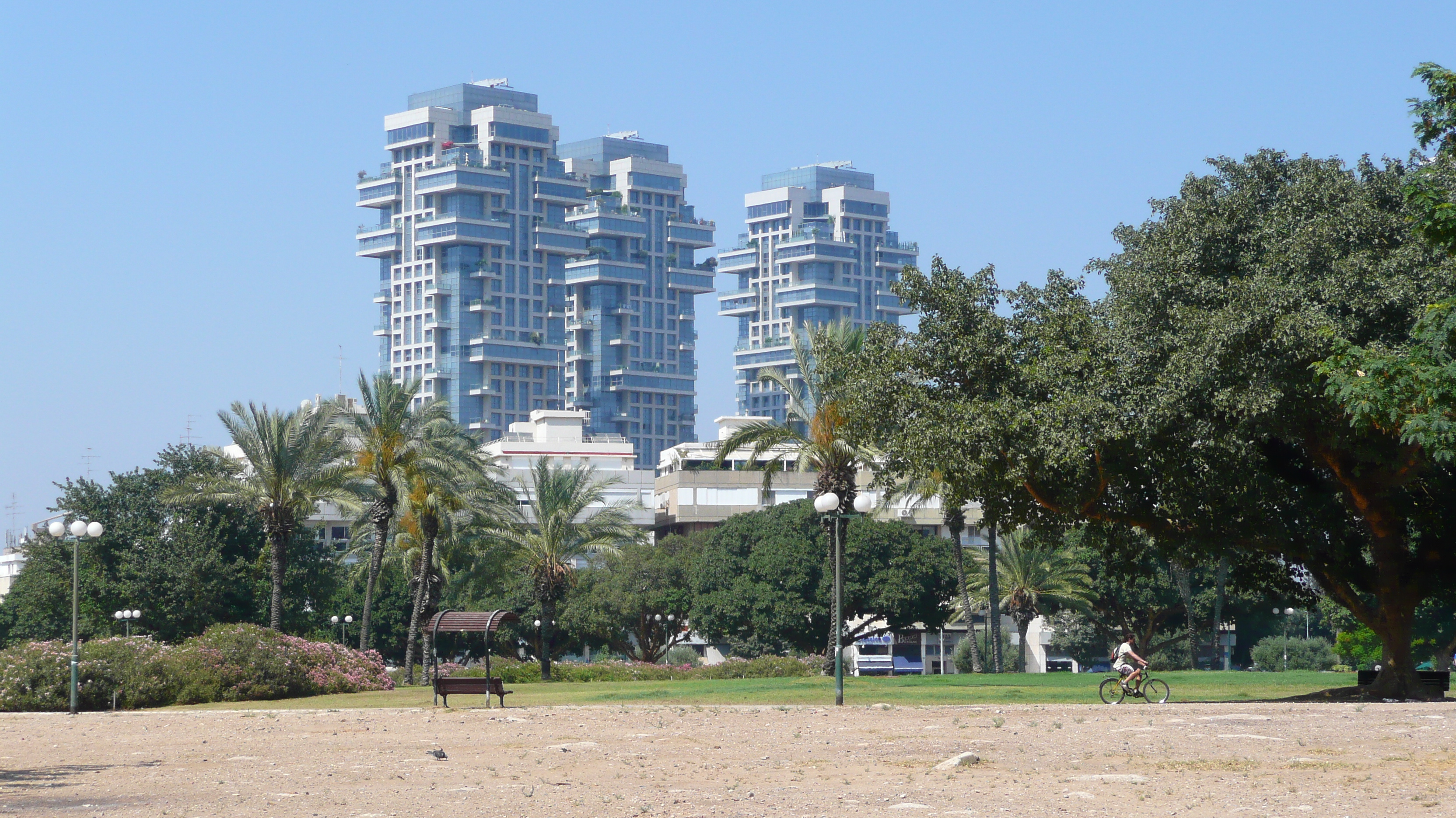 Picture Israel Tel Aviv Kikar Hamedina 2007-06 4 - History Kikar Hamedina