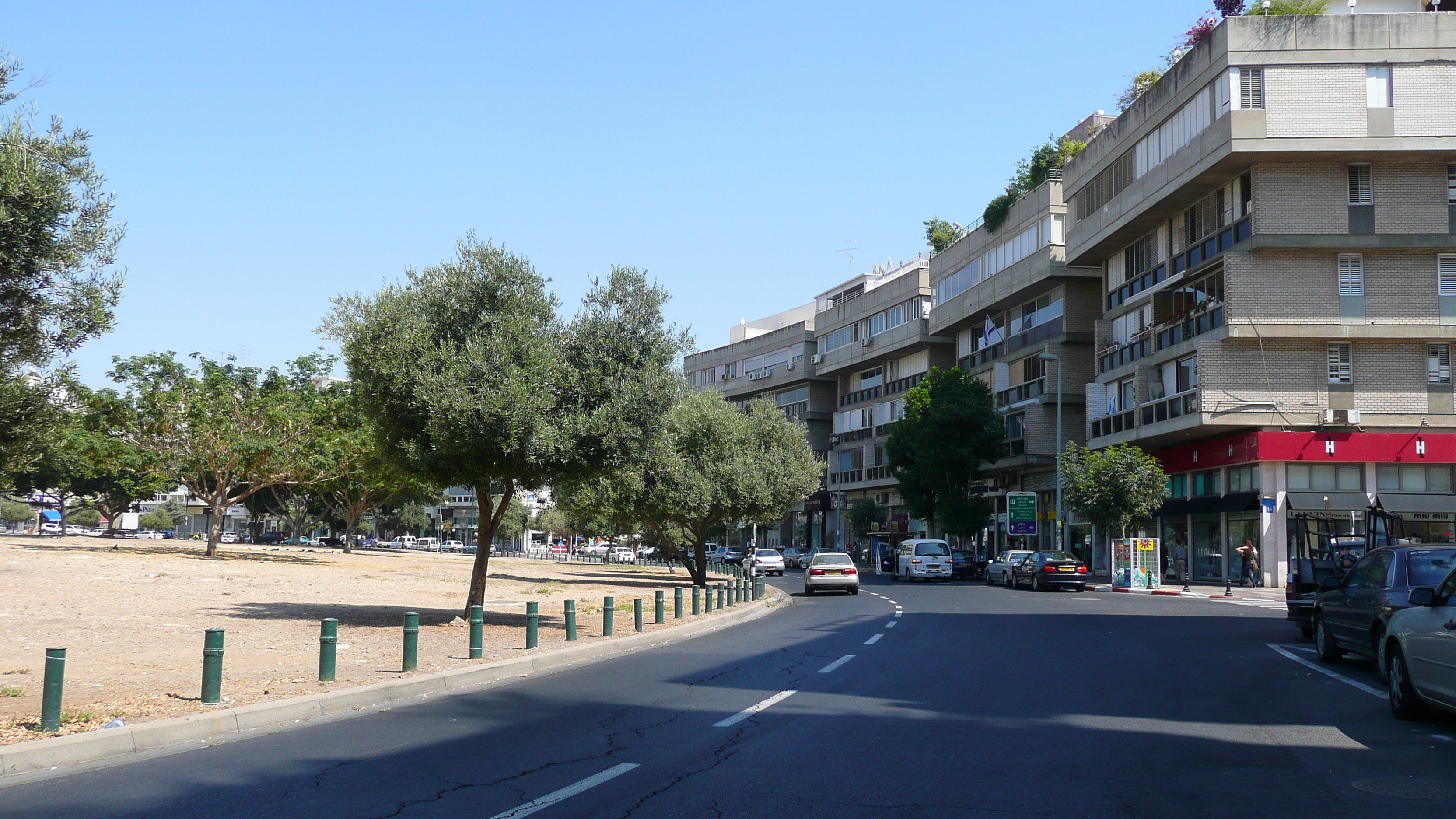 Picture Israel Tel Aviv Kikar Hamedina 2007-06 32 - Tours Kikar Hamedina