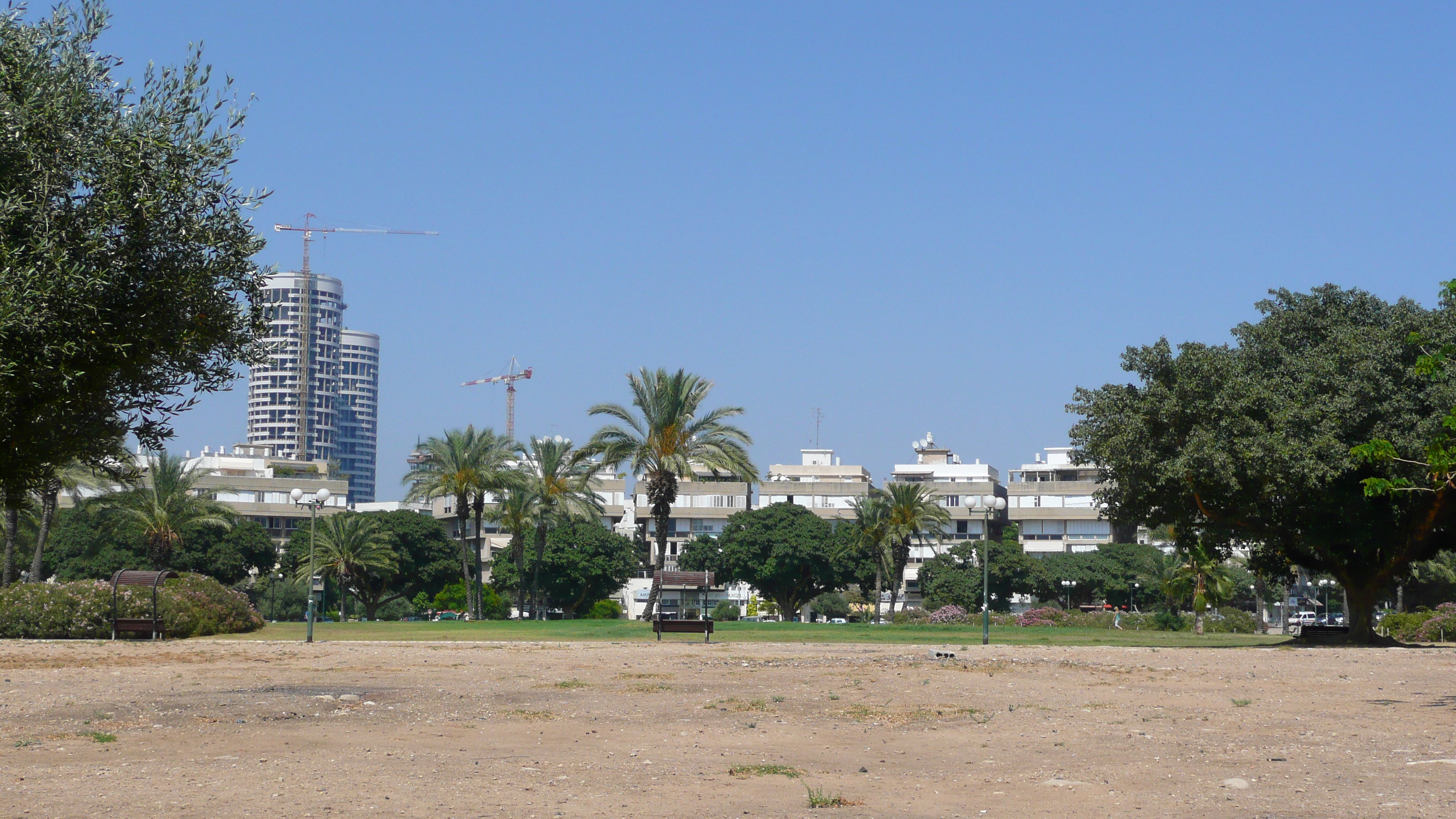 Picture Israel Tel Aviv Kikar Hamedina 2007-06 27 - Tour Kikar Hamedina