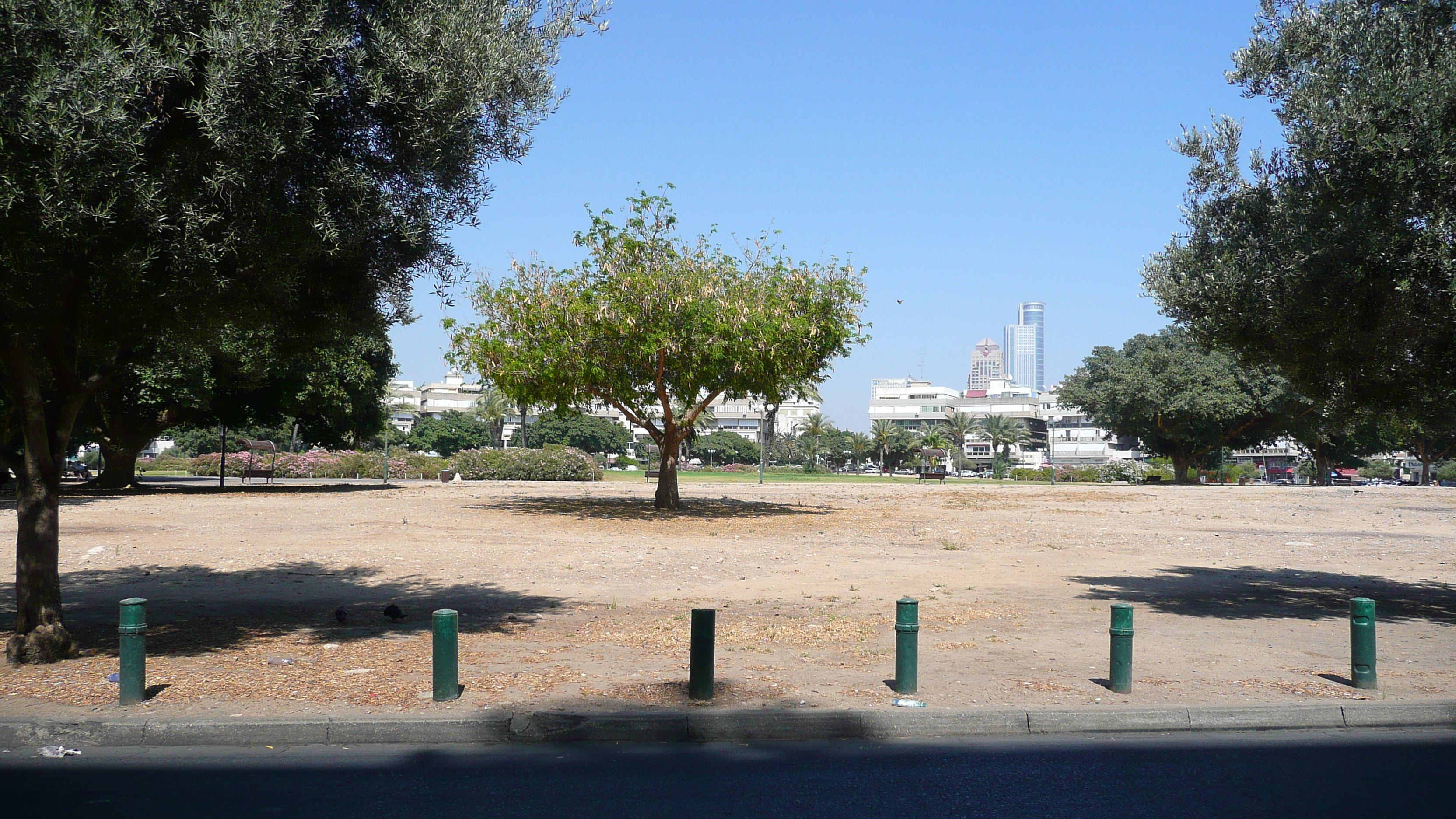 Picture Israel Tel Aviv Kikar Hamedina 2007-06 24 - Tour Kikar Hamedina