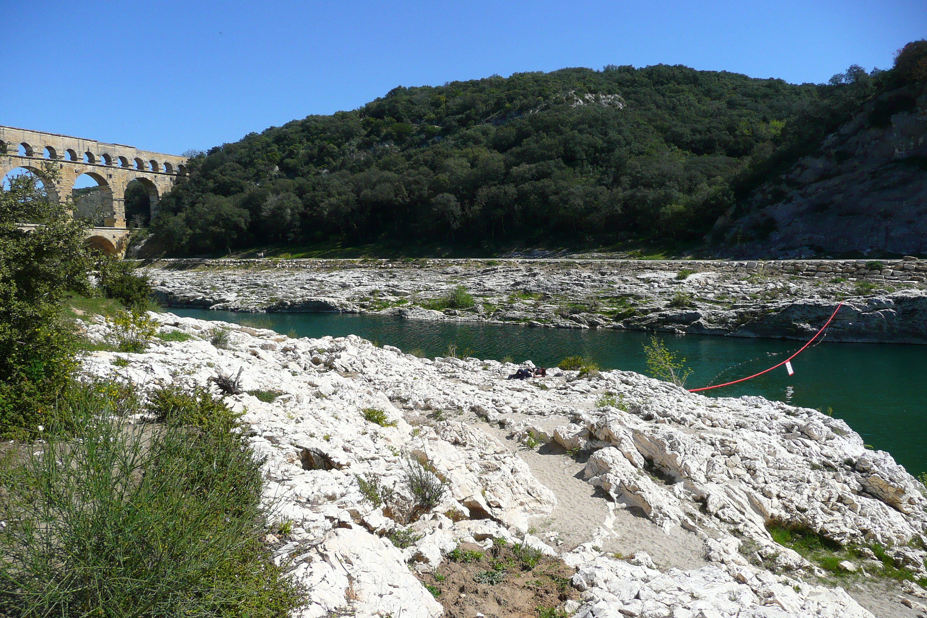 Picture France Pont du Gard 2008-04 15 - Center Pont du Gard