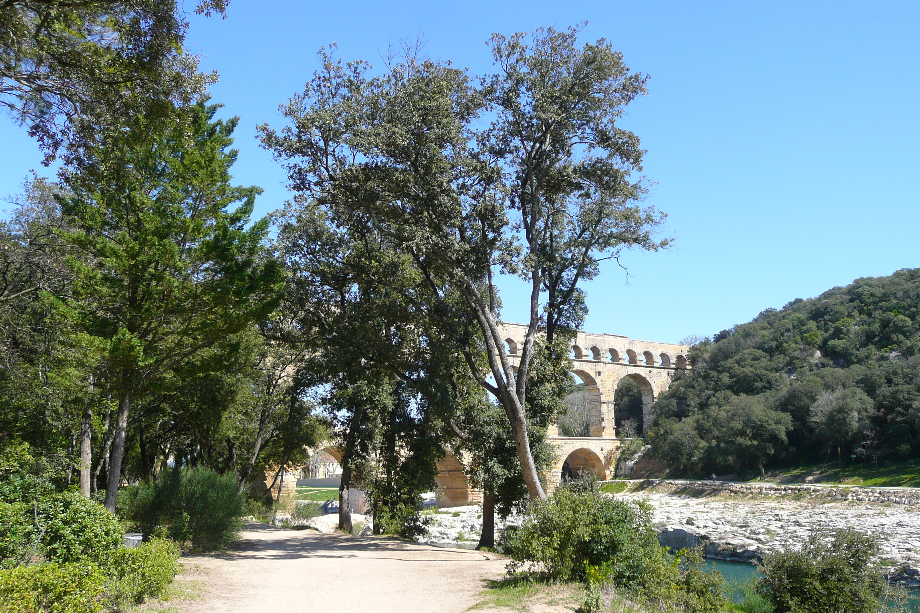 Picture France Pont du Gard 2008-04 16 - Discovery Pont du Gard