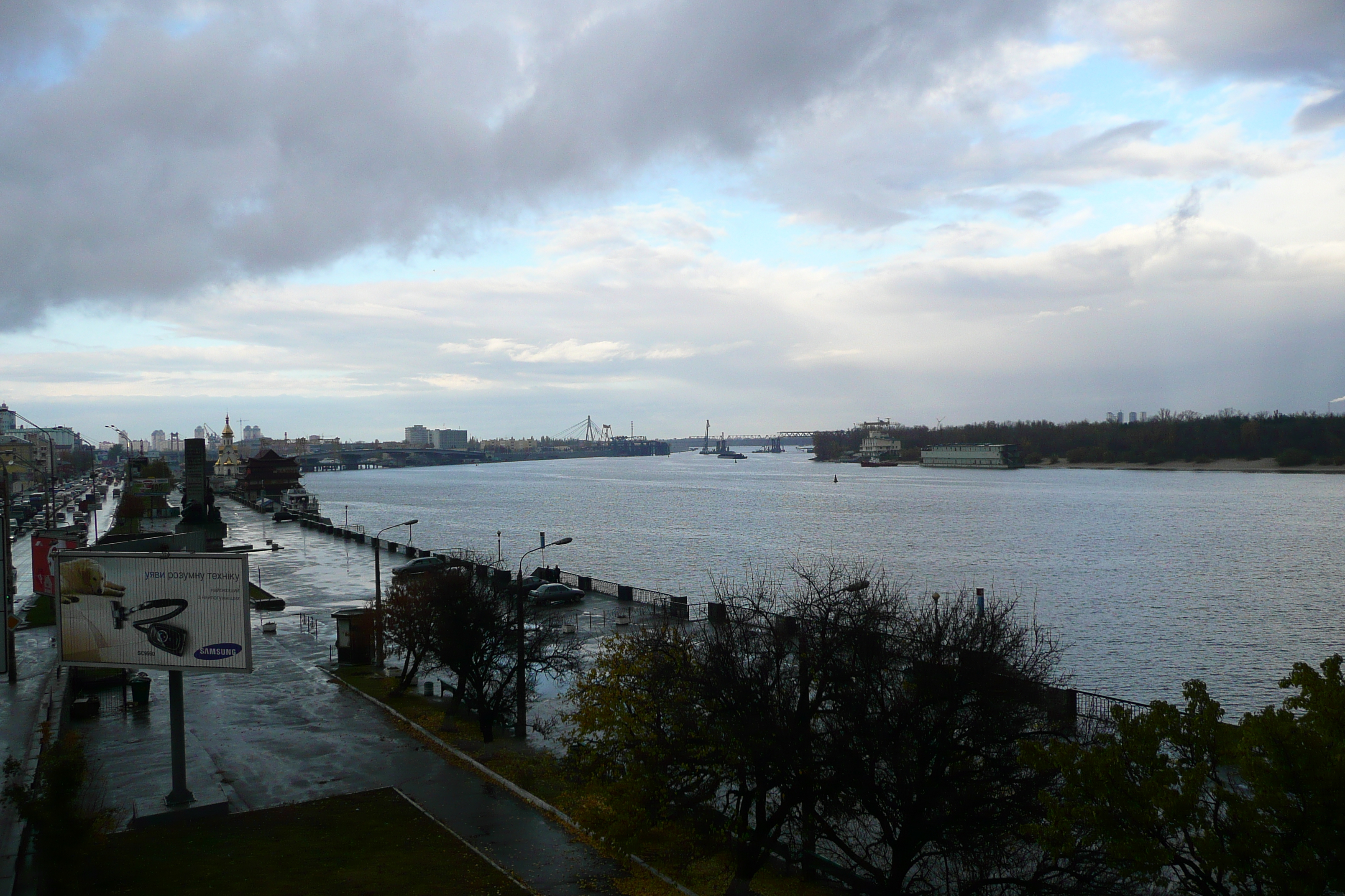 Picture Ukraine Kiev Dnipro river 2007-11 21 - Center Dnipro river