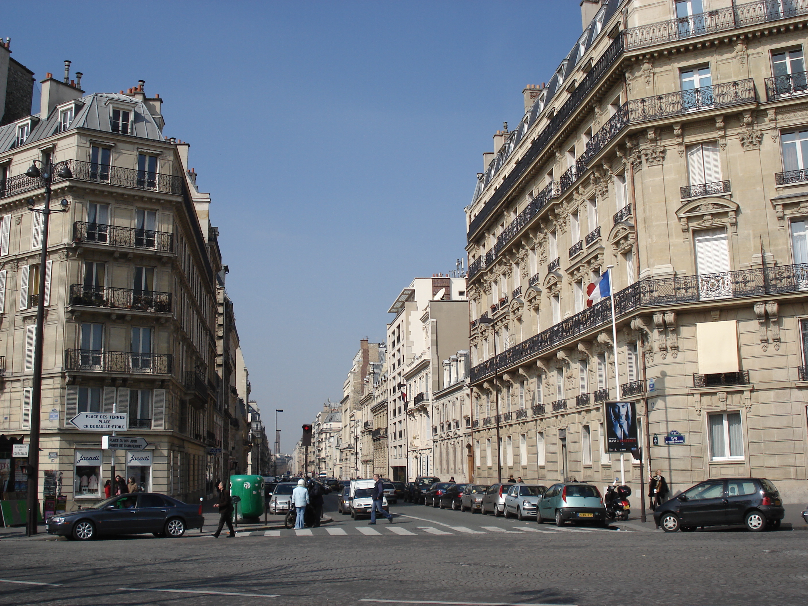 Picture France Paris 17th Arrondissement Boulevard de Courcelles 2006-03 10 - Recreation Boulevard de Courcelles