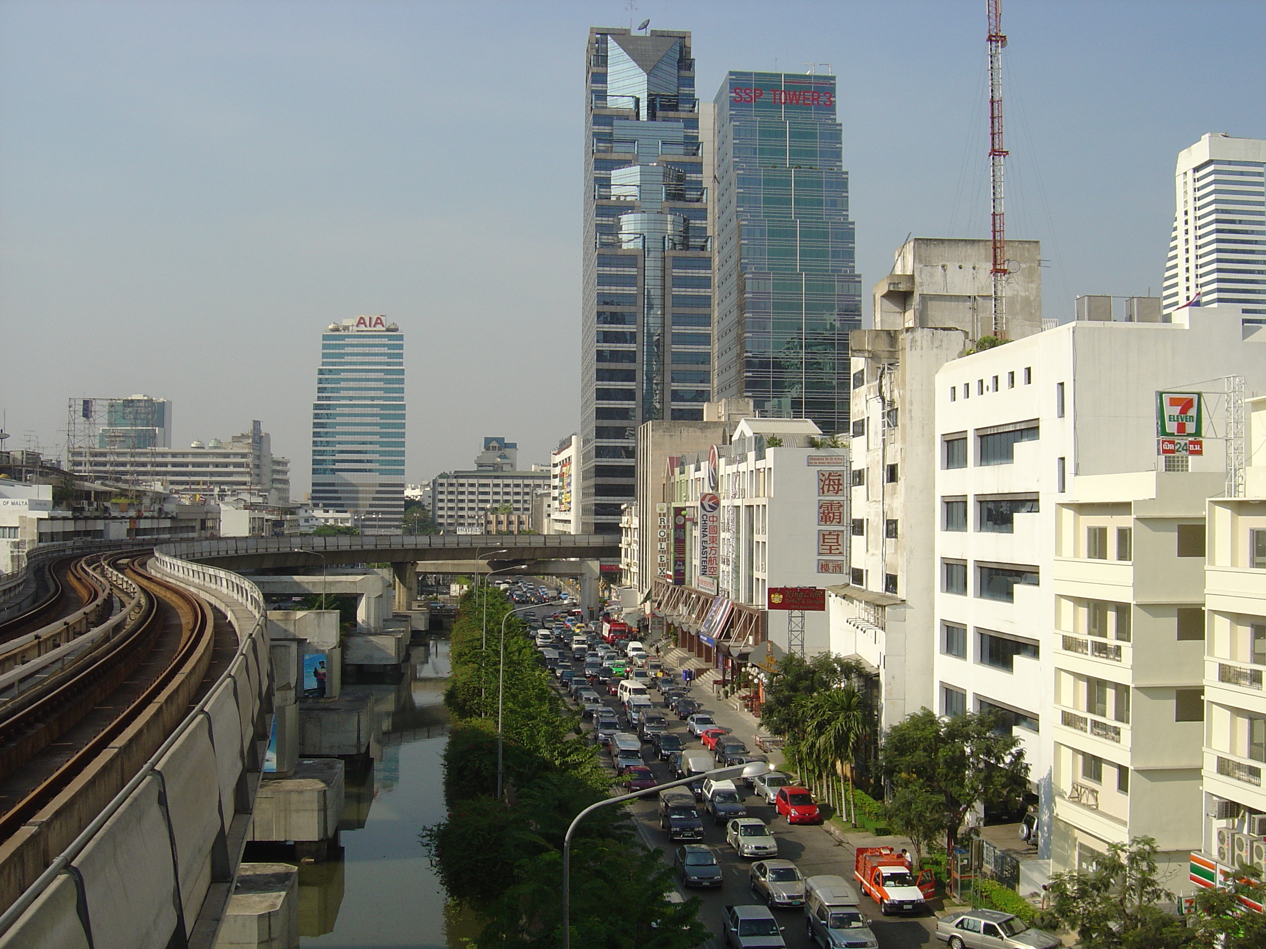 Picture Thailand Bangkok Sky Train 2004-12 45 - Discovery Sky Train