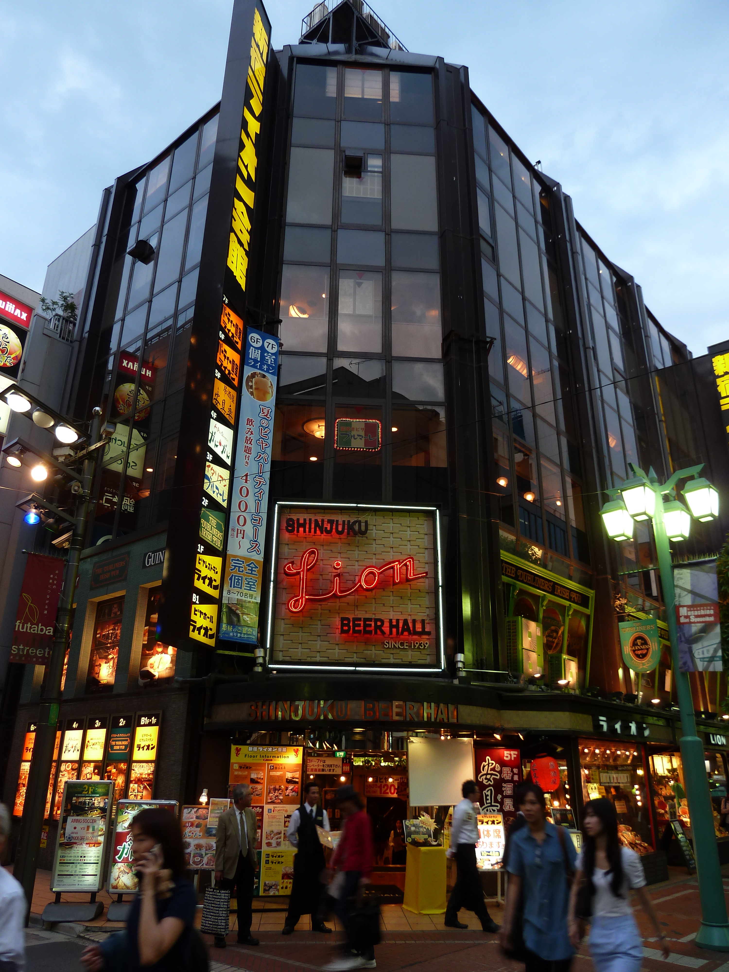 Picture Japan Tokyo Shinjuku 2010-06 64 - Discovery Shinjuku