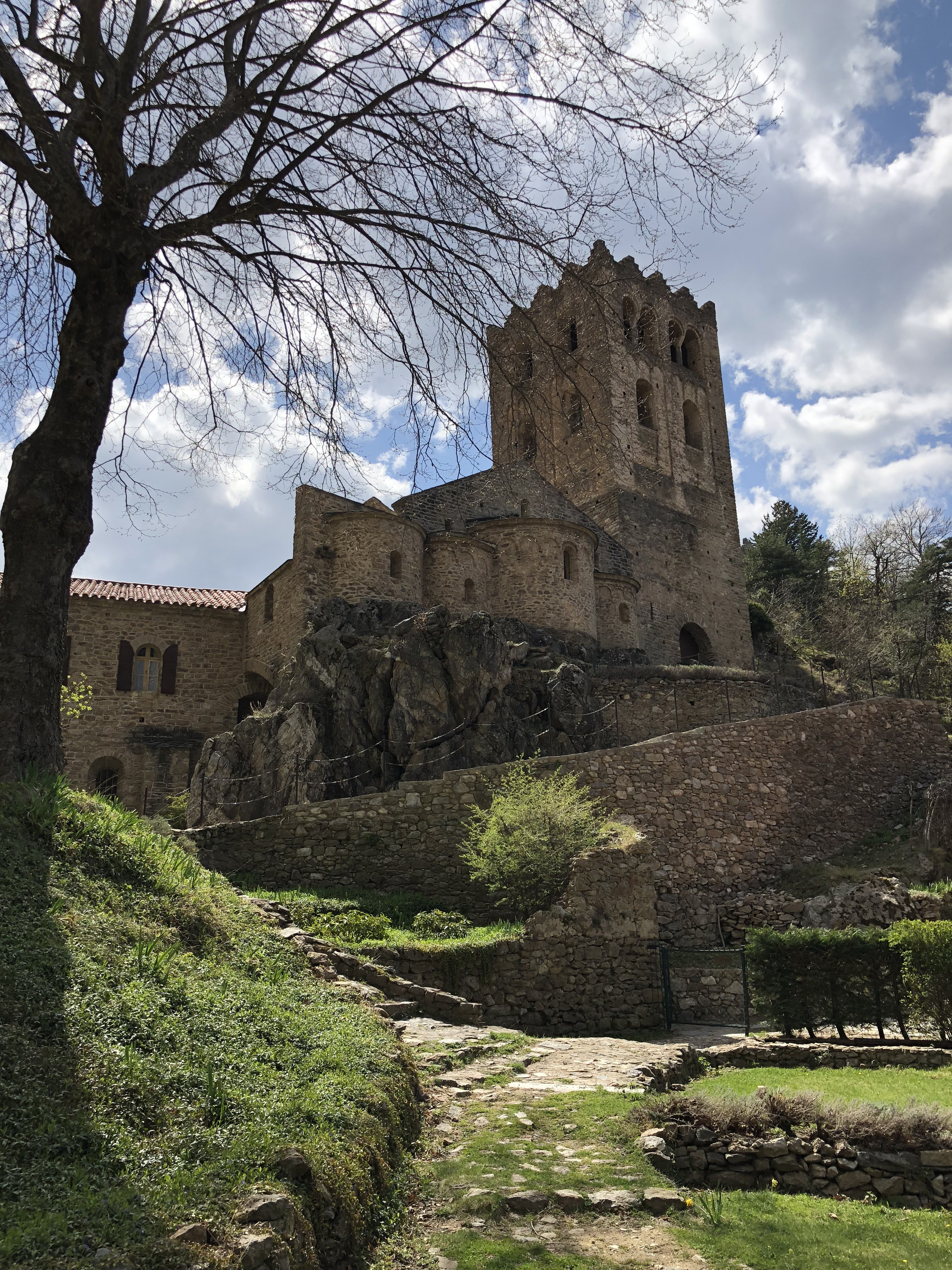 Picture France Abbaye Saint Martin du Canigou 2018-04 32 - Recreation Abbaye Saint Martin du Canigou