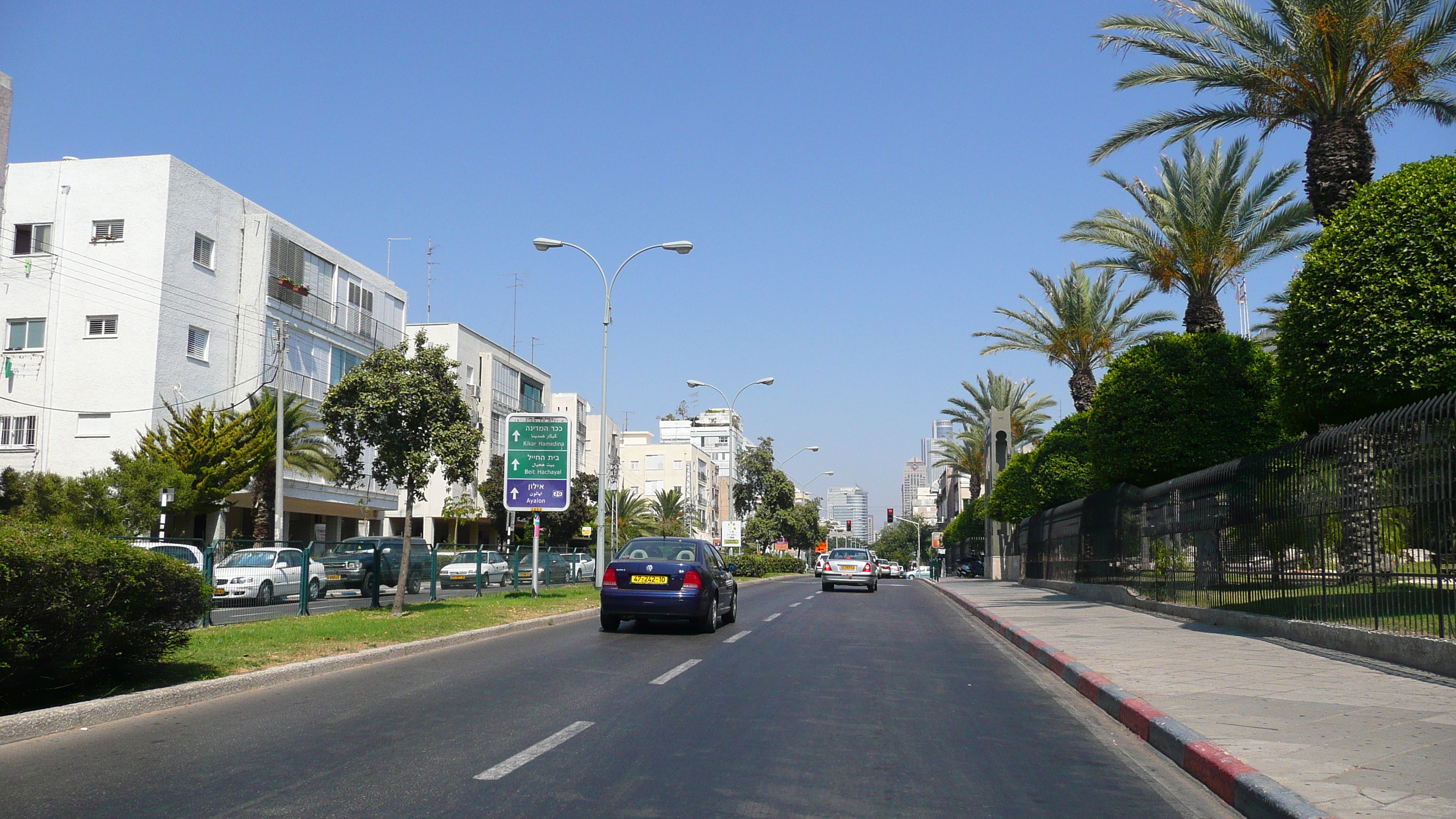 Picture Israel Tel Aviv Jabotinsky Street 2007-06 10 - Tours Jabotinsky Street